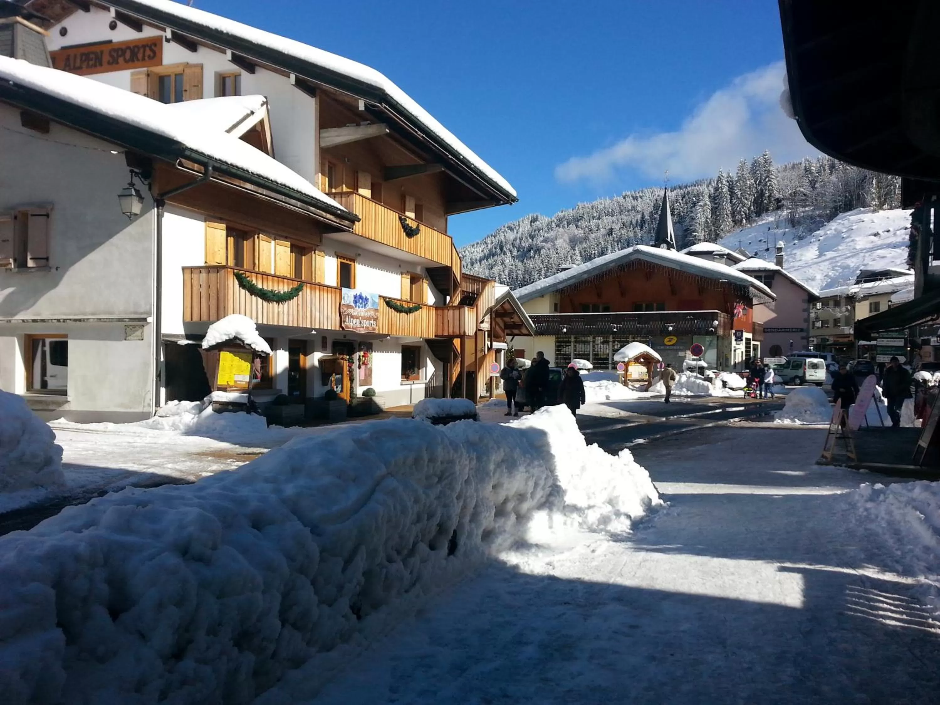 Facade/entrance in Loc'Hotel Alpen Sports