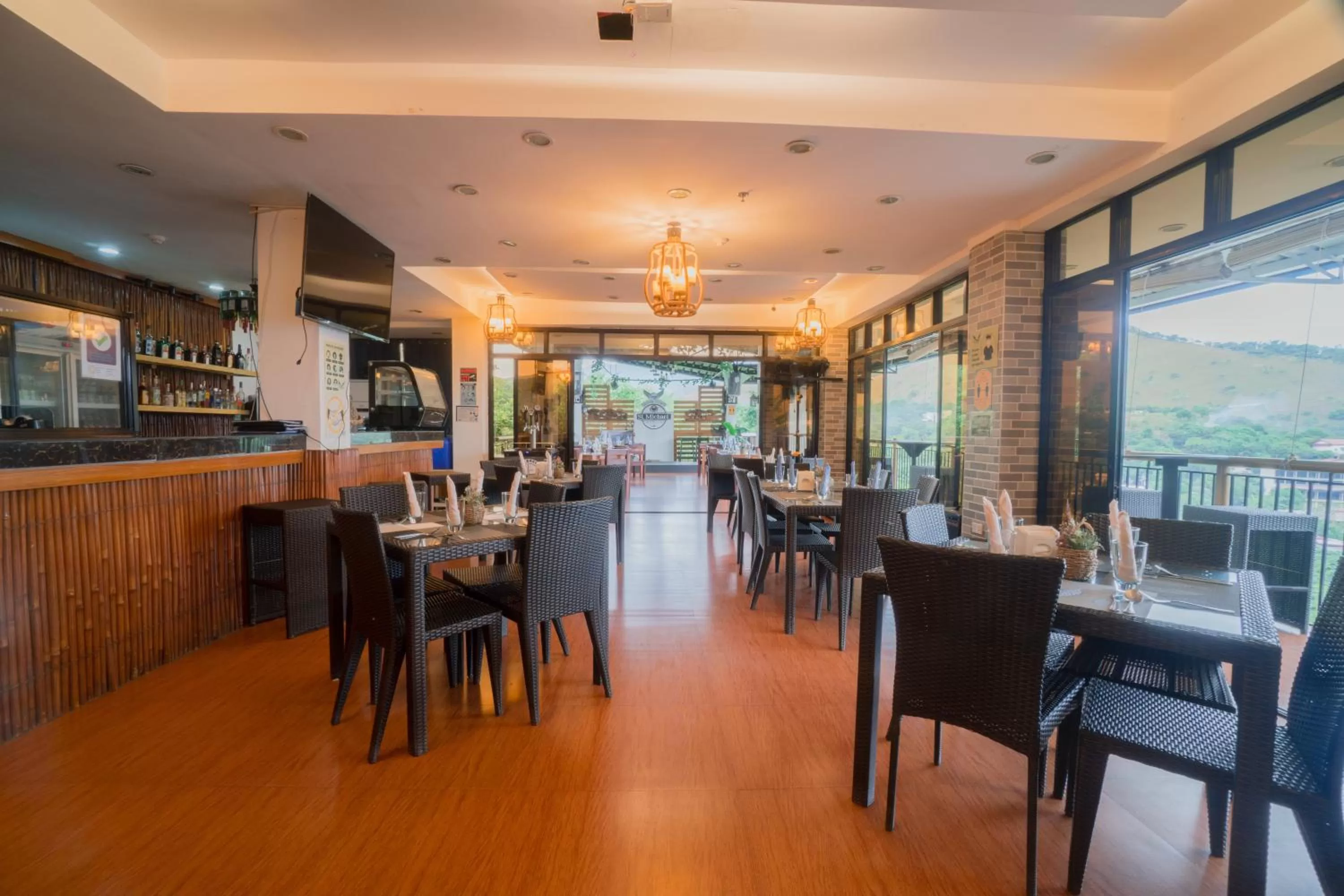 Restaurant/places to eat in Skylodge Resort