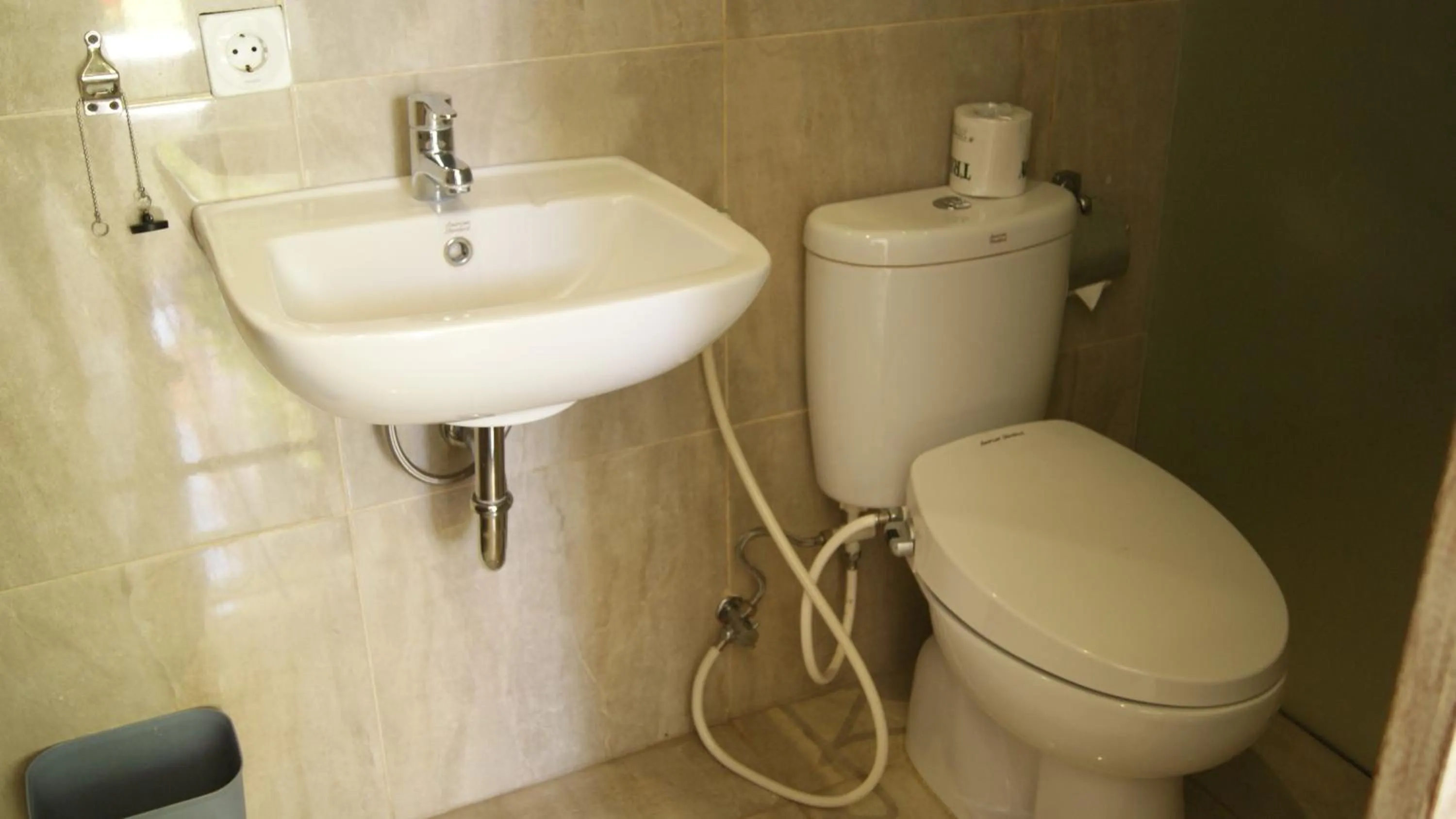 Toilet in Sugiras Living