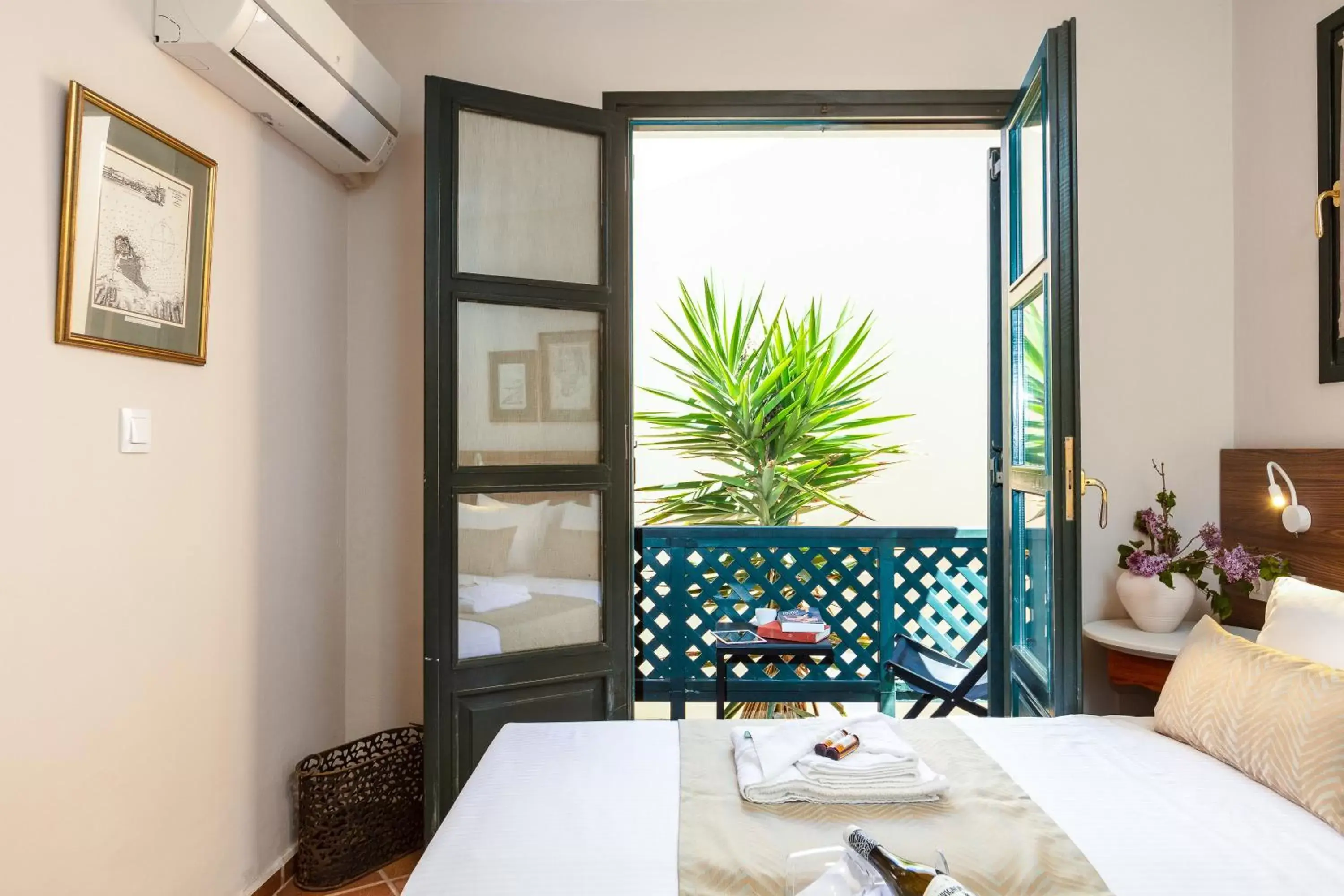 Standard Room with Balcony - single occupancy in Ink Hotels House of Europe Standard Room with Balcony - single occupancy in Ink Hotels House of Europe