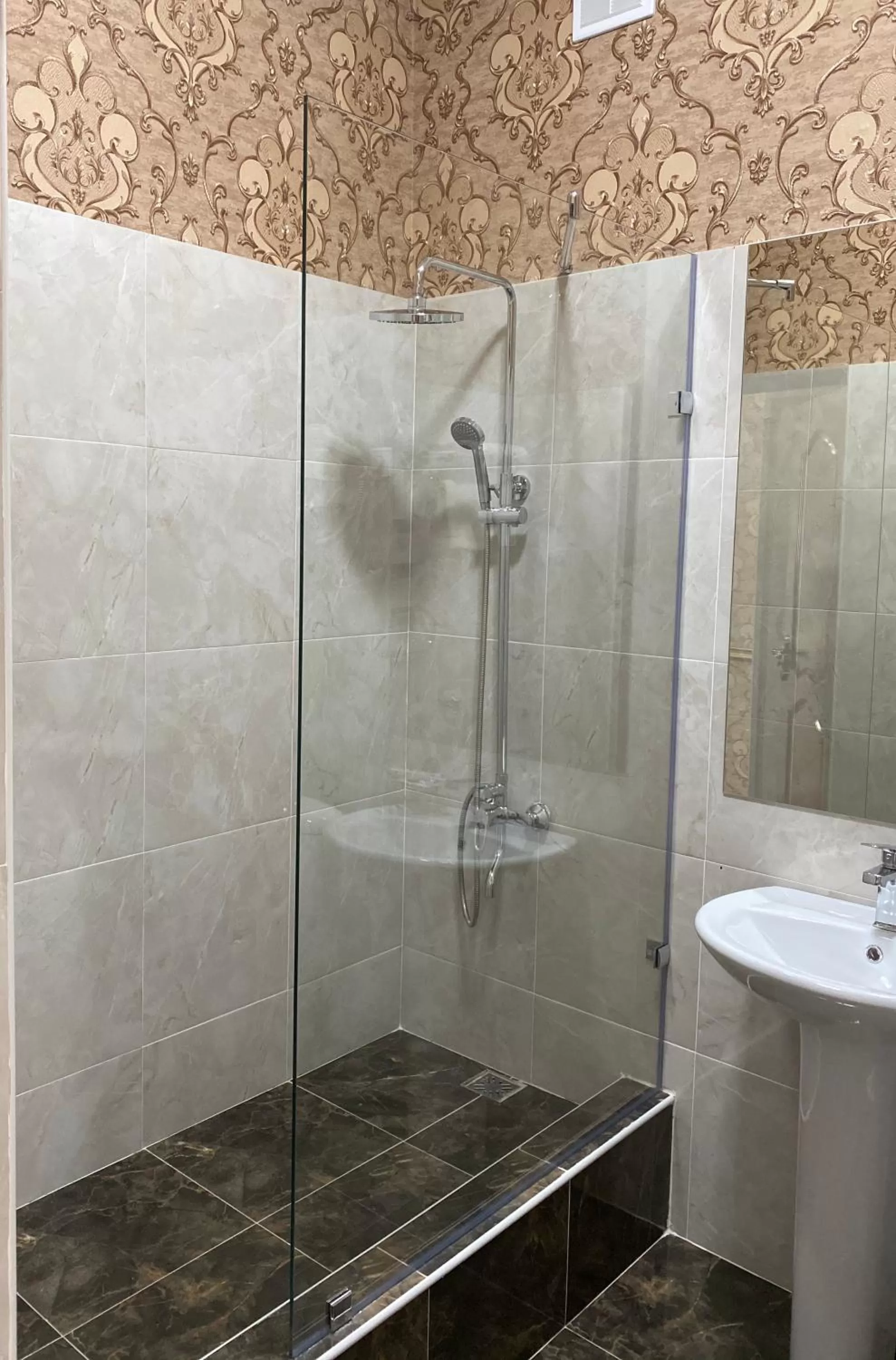 Bathroom in Lion Hotel