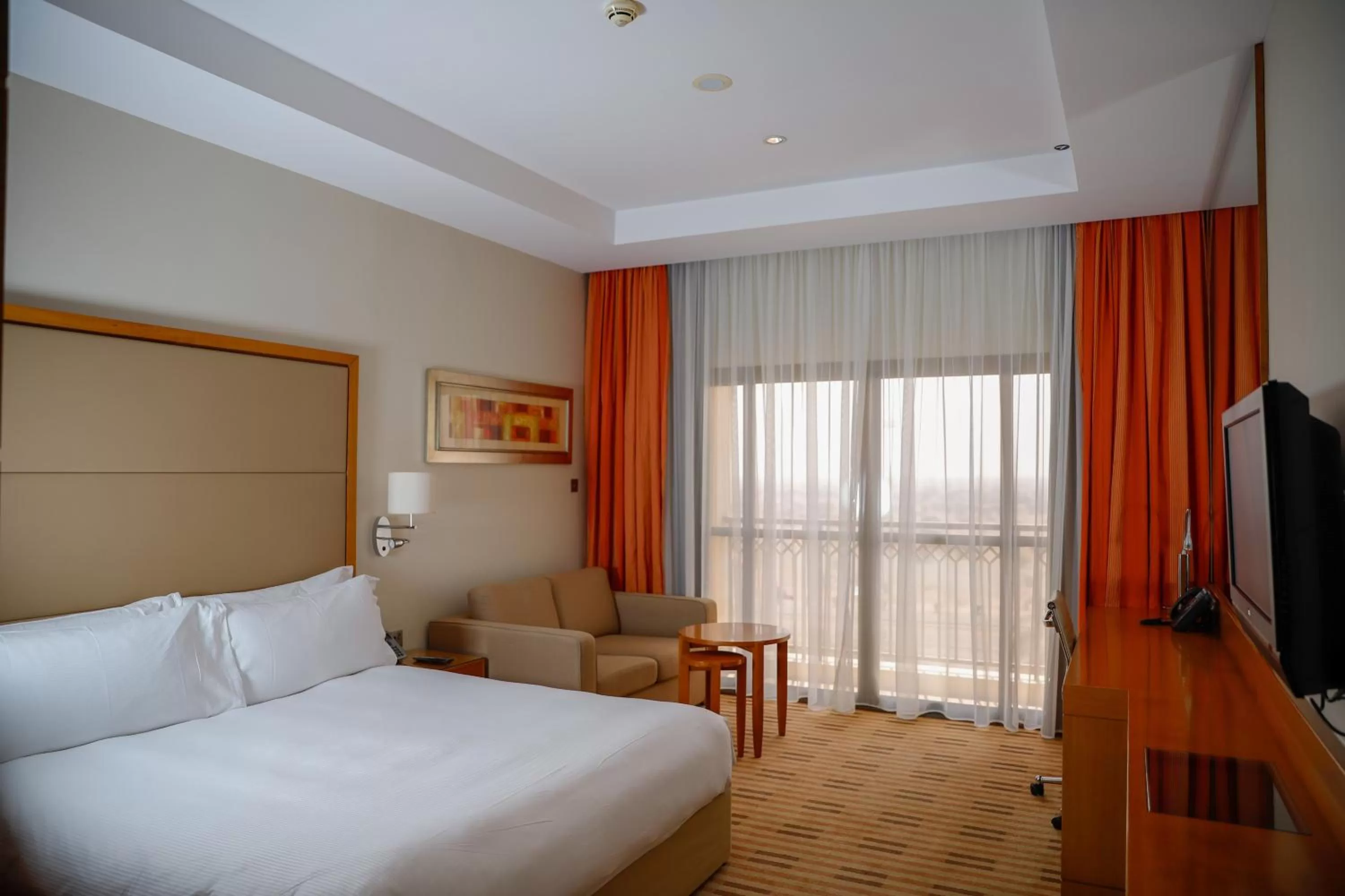 Photo of the whole room, Bed in Crowne Plaza Sohar by IHG