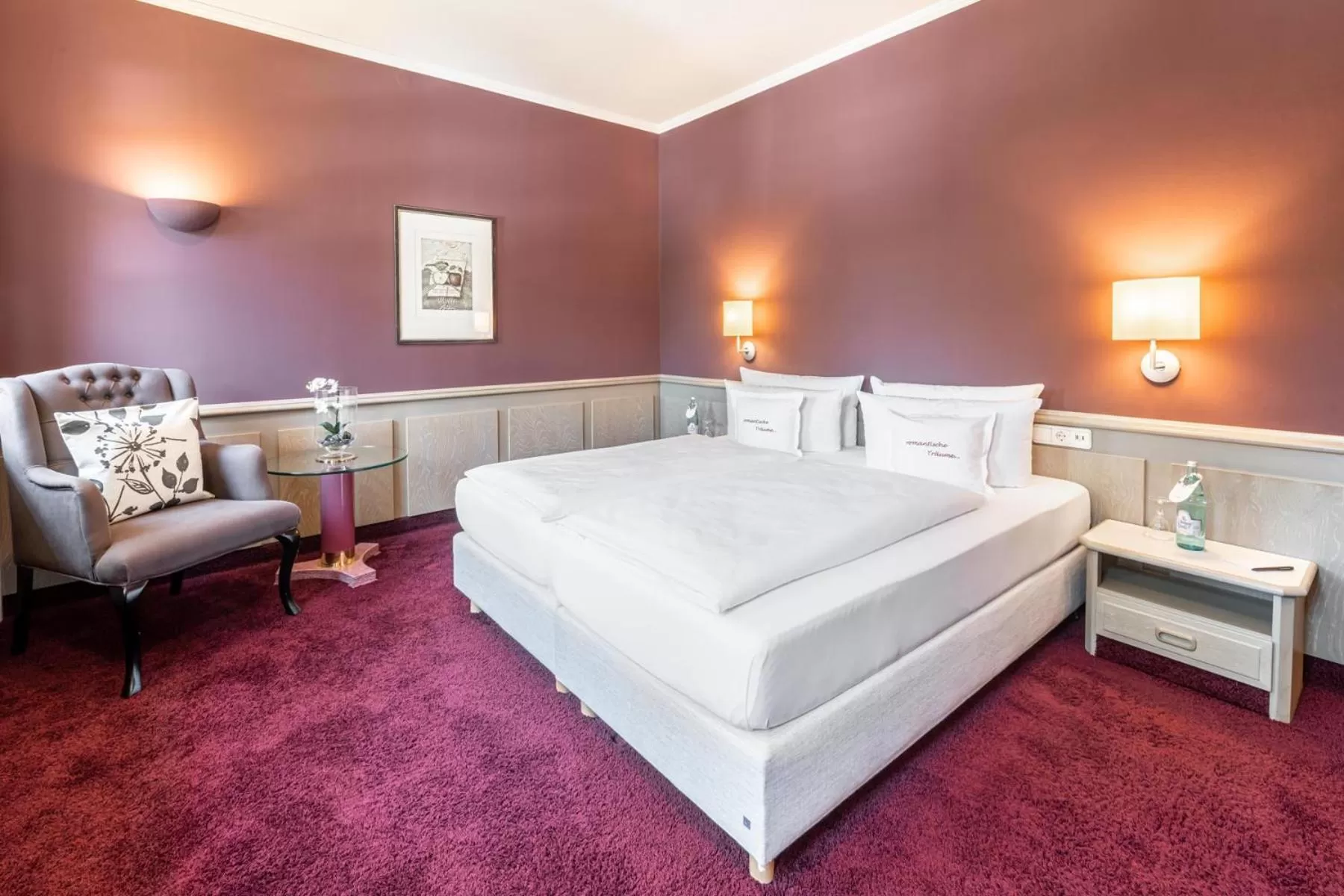 Photo of the whole room, Bed in Niemeyers Romantik Posthotel