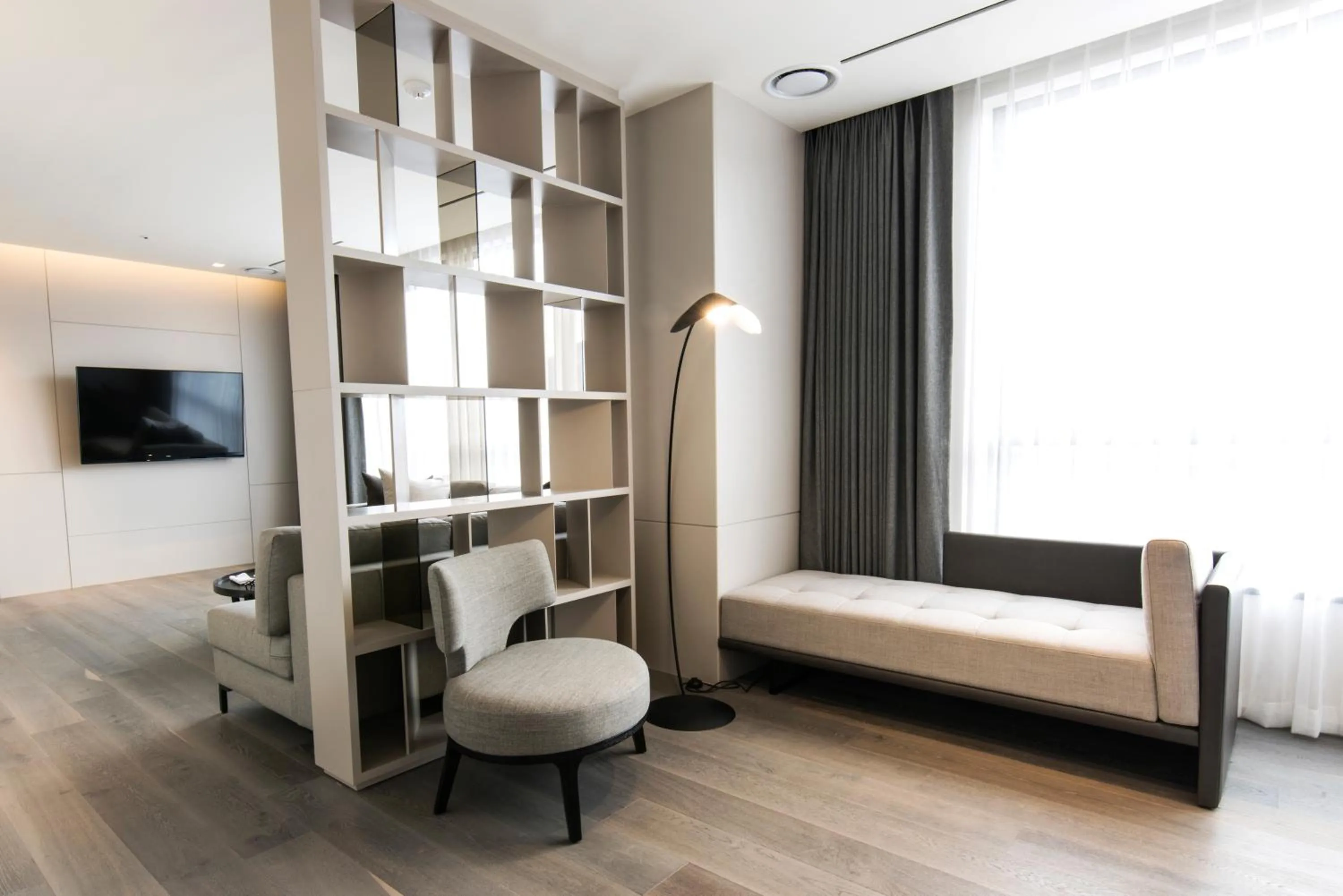 Living room, Bed in Hotel Nanta Jeju