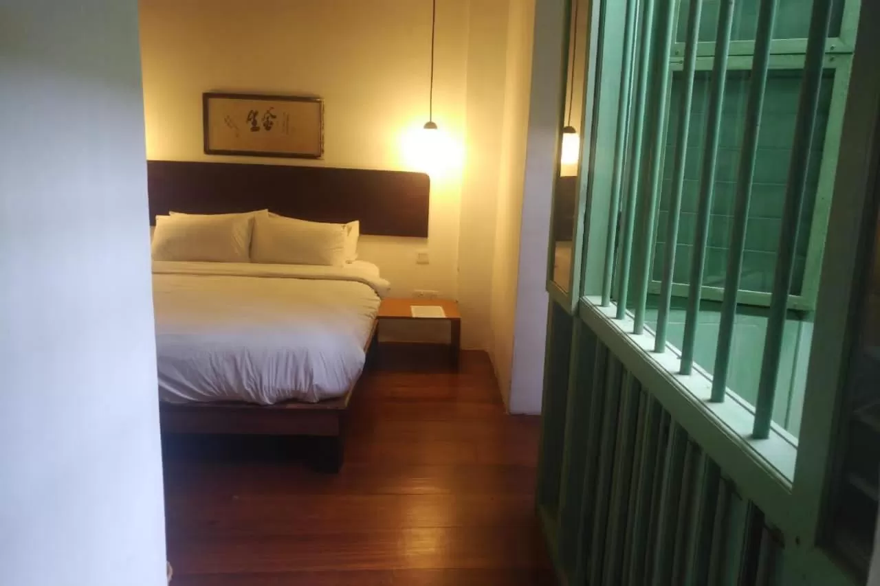 Bed in Ren I Tang Heritage Inn