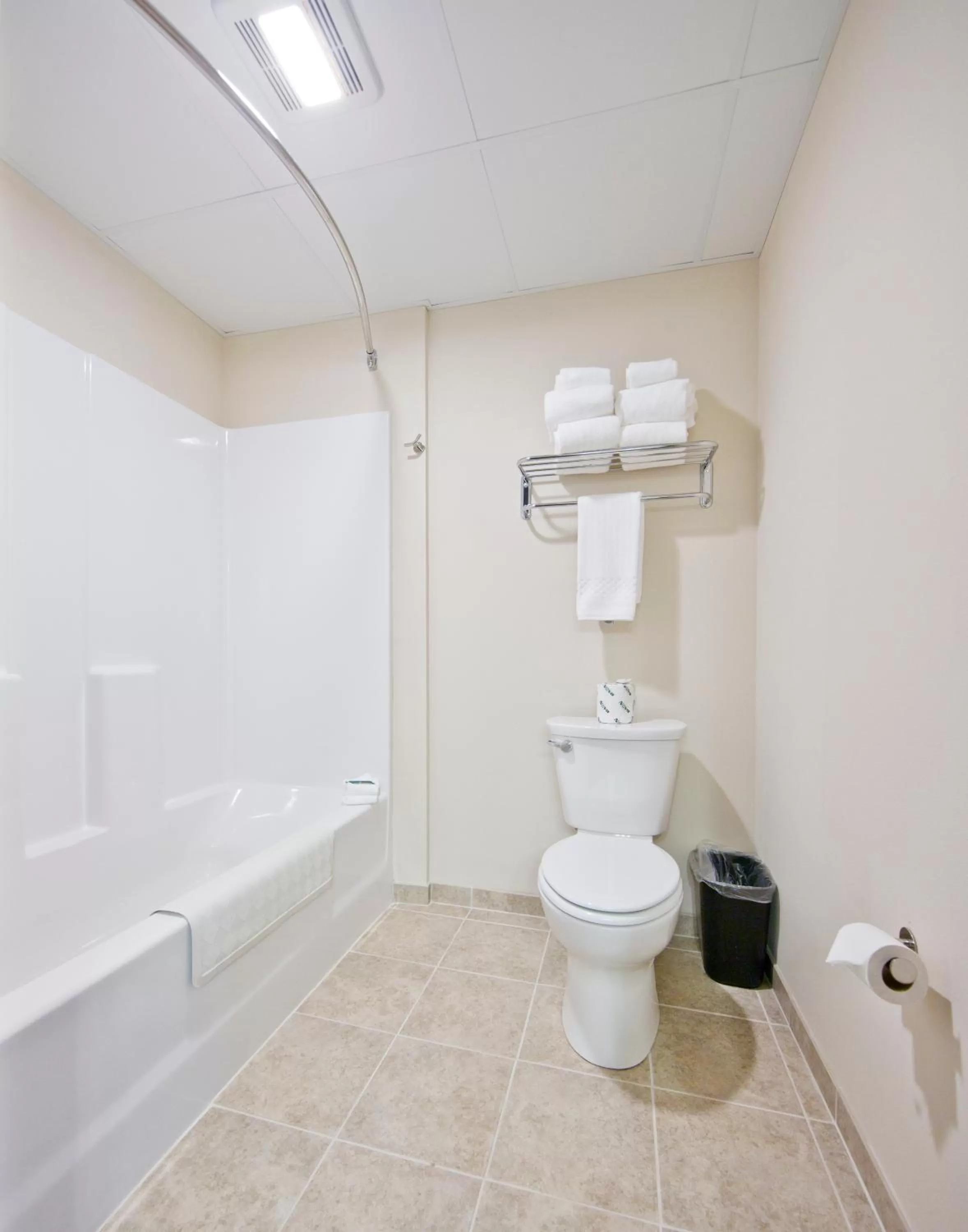 Shower in Cobblestone Inn & Suites - Boone