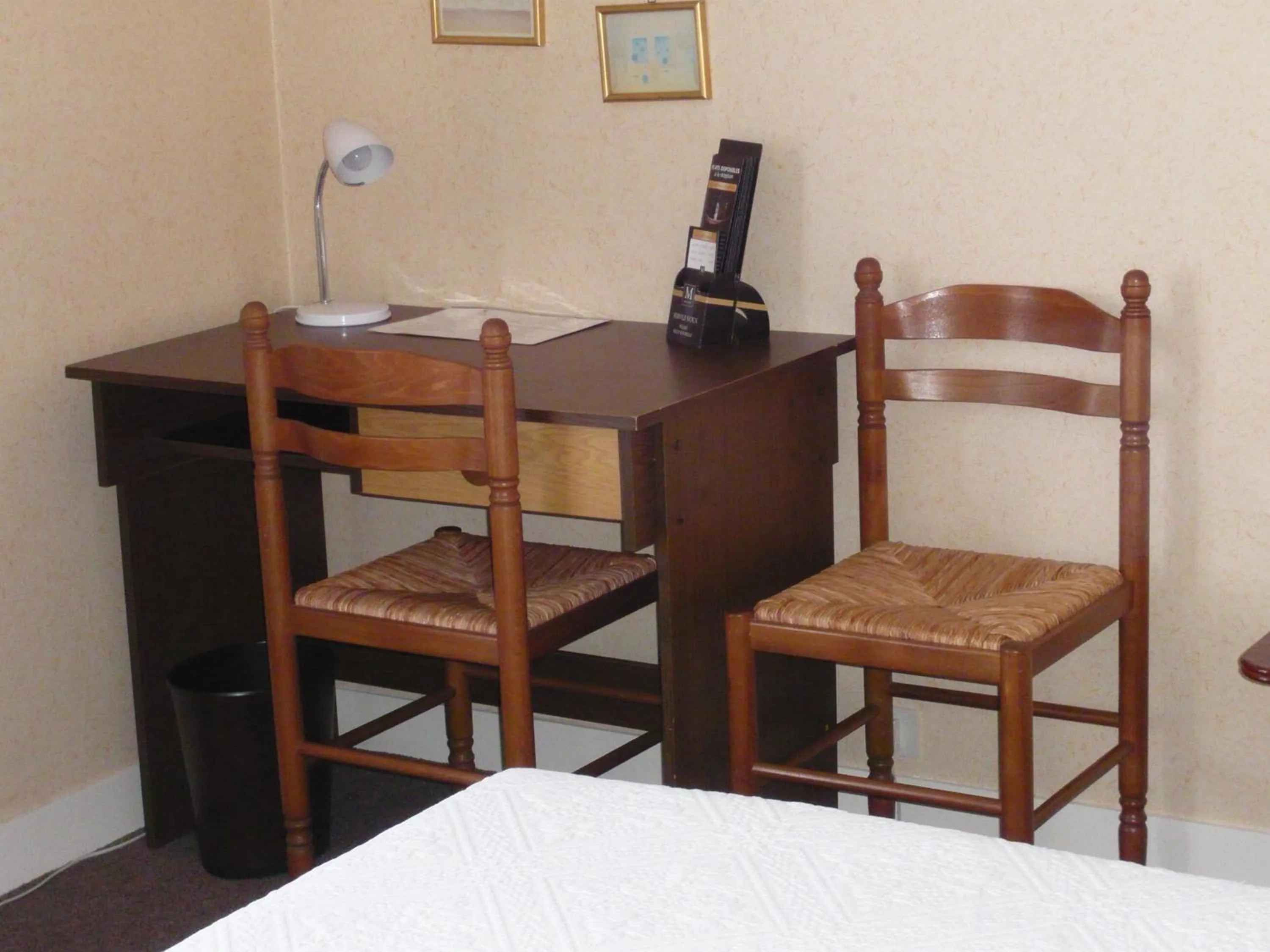 Bedroom, Bed in Cit'Hotel Aéro-Hotel