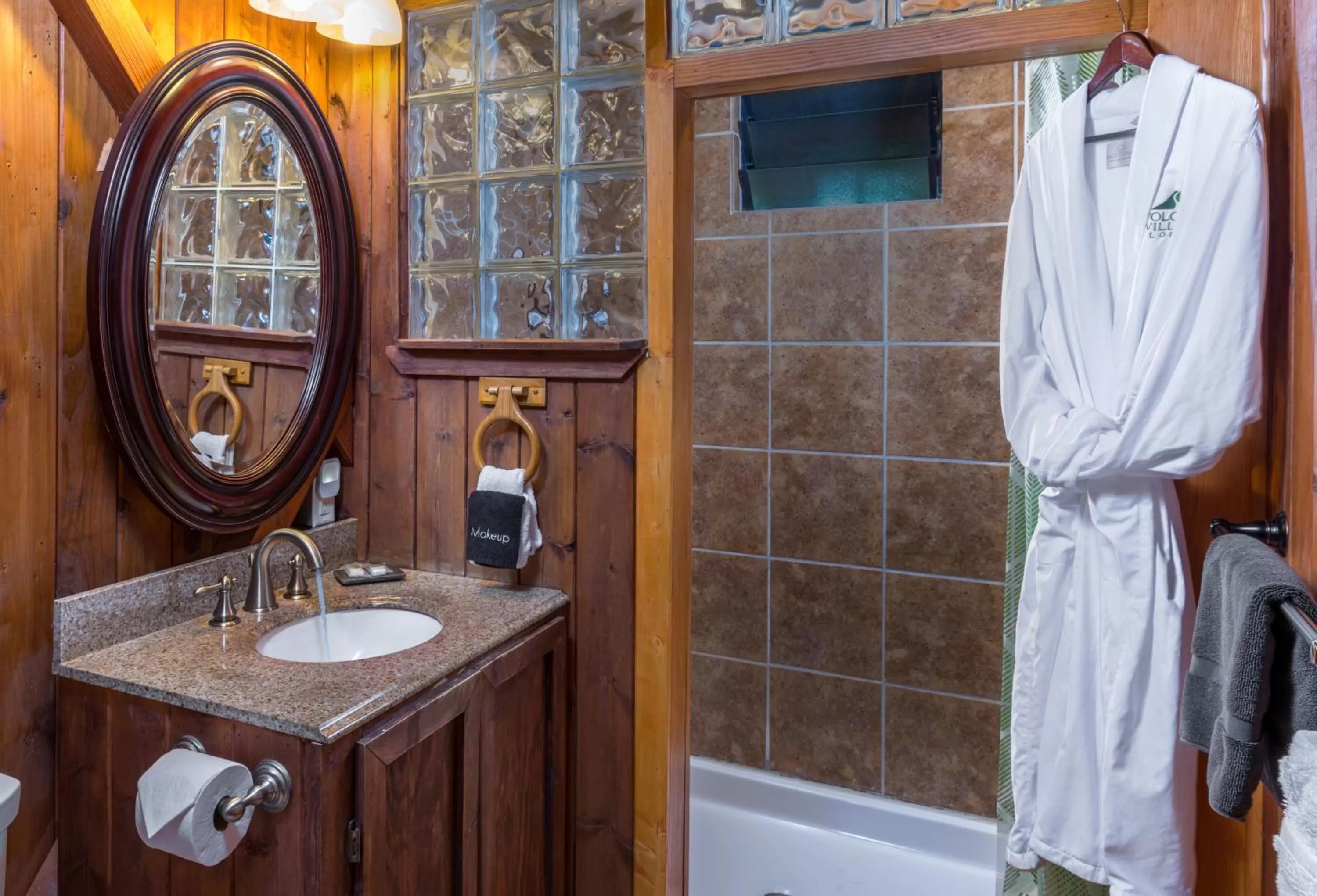 Bathroom in Volcano Village Lodge