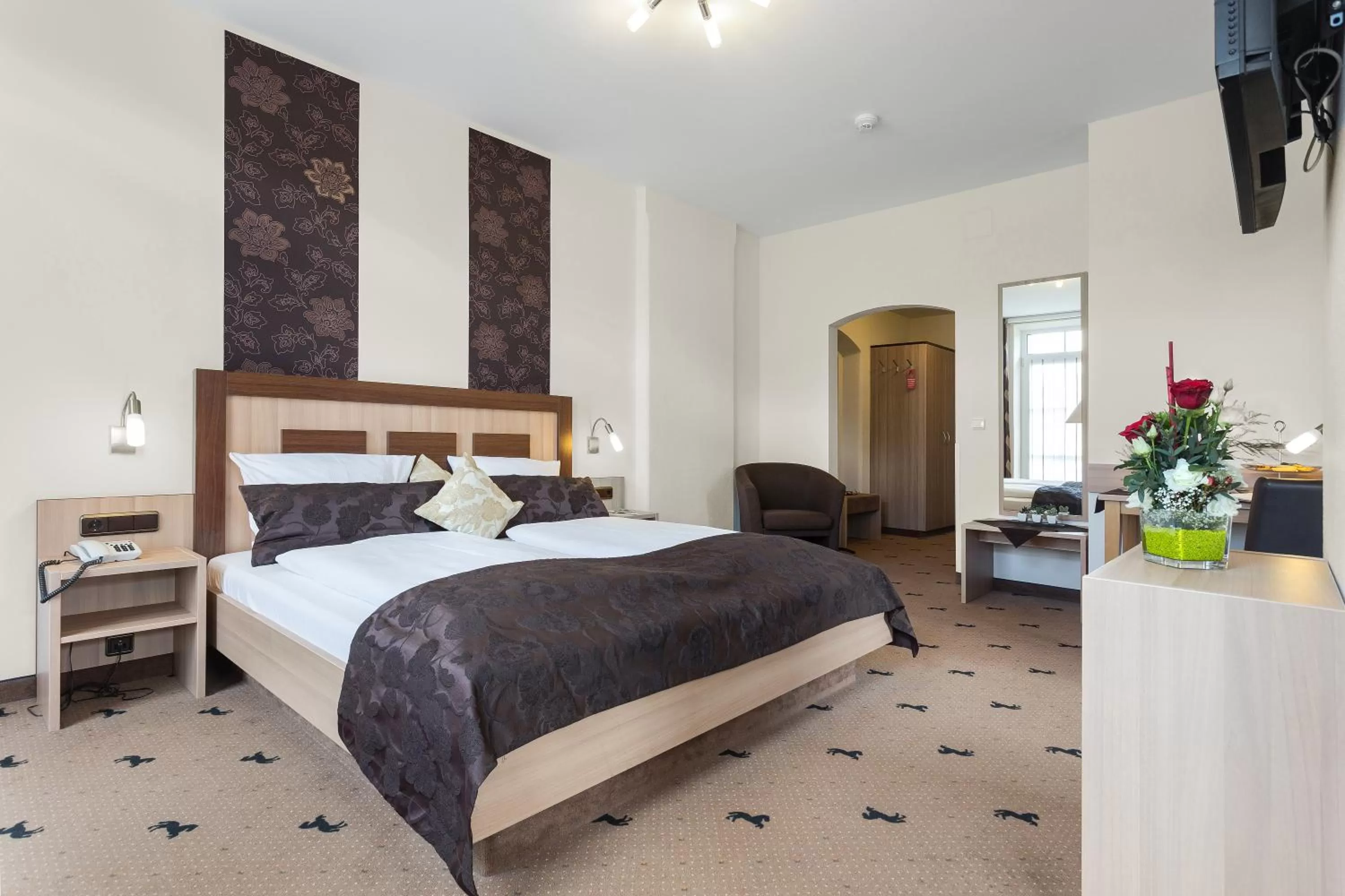 Photo of the whole room, Bed in Hotel Rappen Rothenburg ob der Tauber