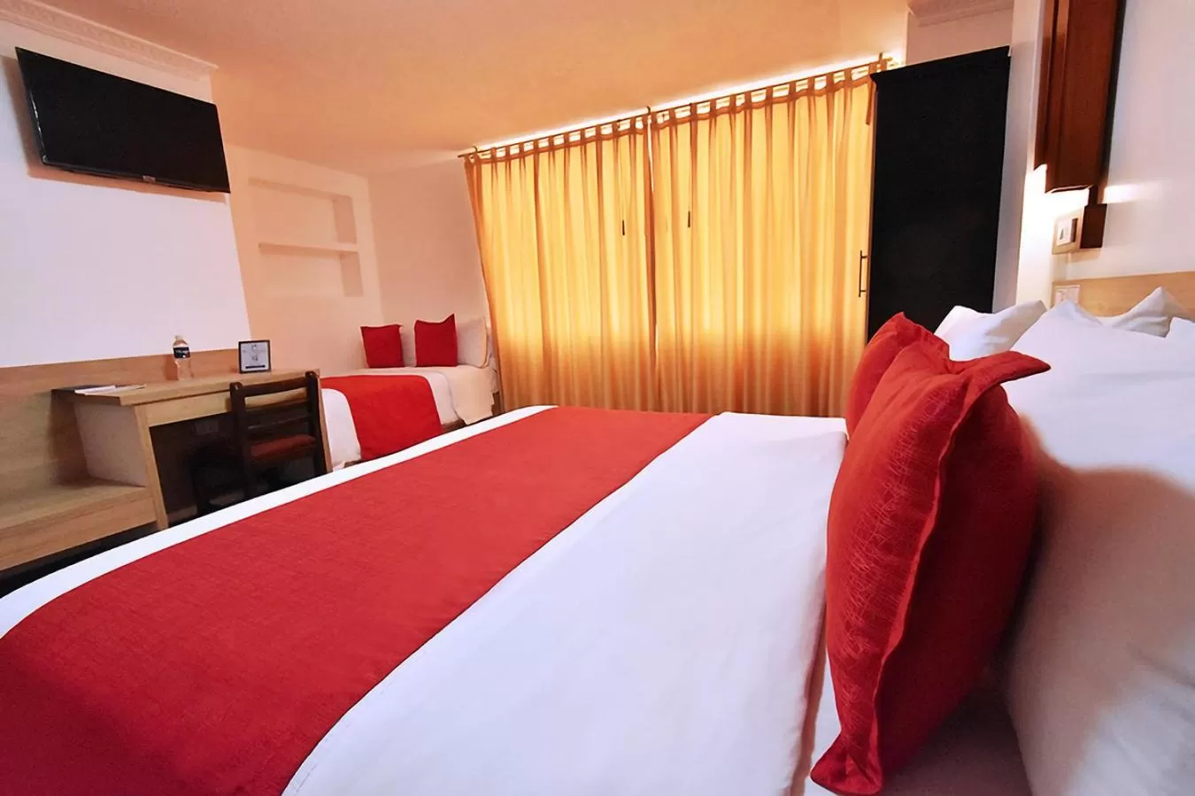 Bed in Hotel Plaza Victoria