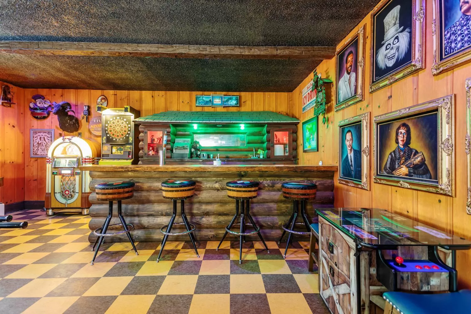 Hicksville Pines Chalets & Motel