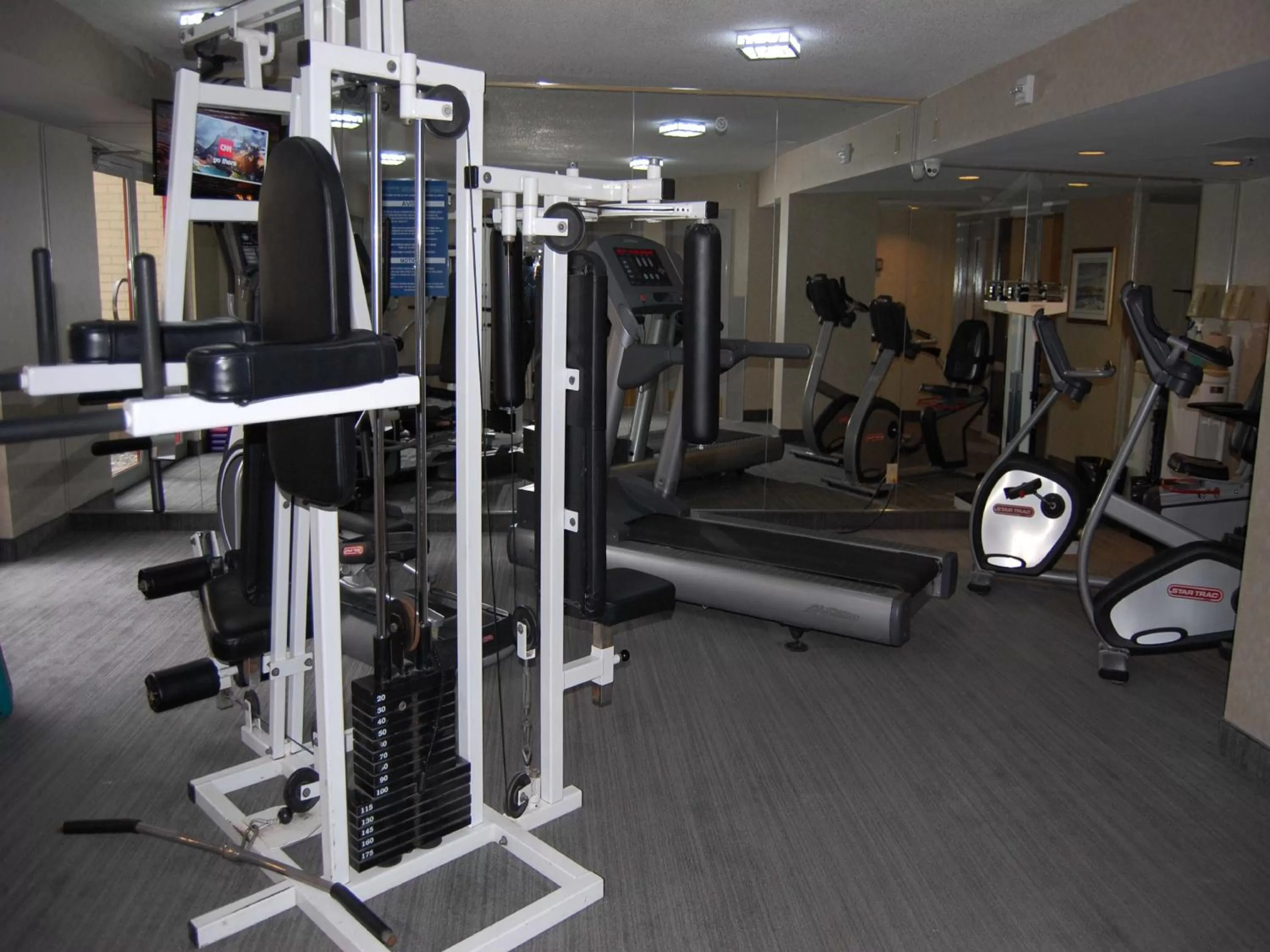 Fitness centre/facilities in Holiday Inn Montreal Centre Ville Downtown by IHG