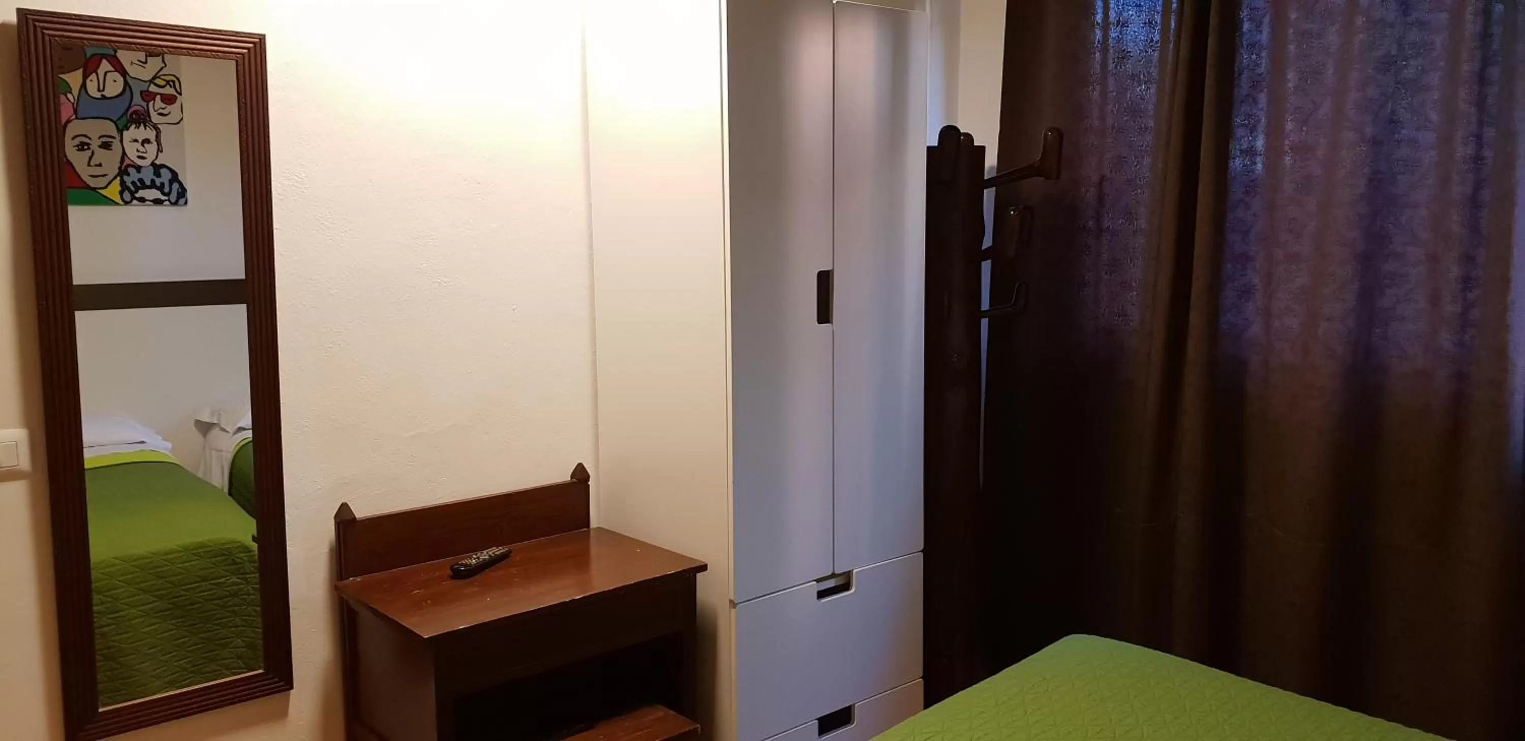 wardrobe, Bed in Casa Lady