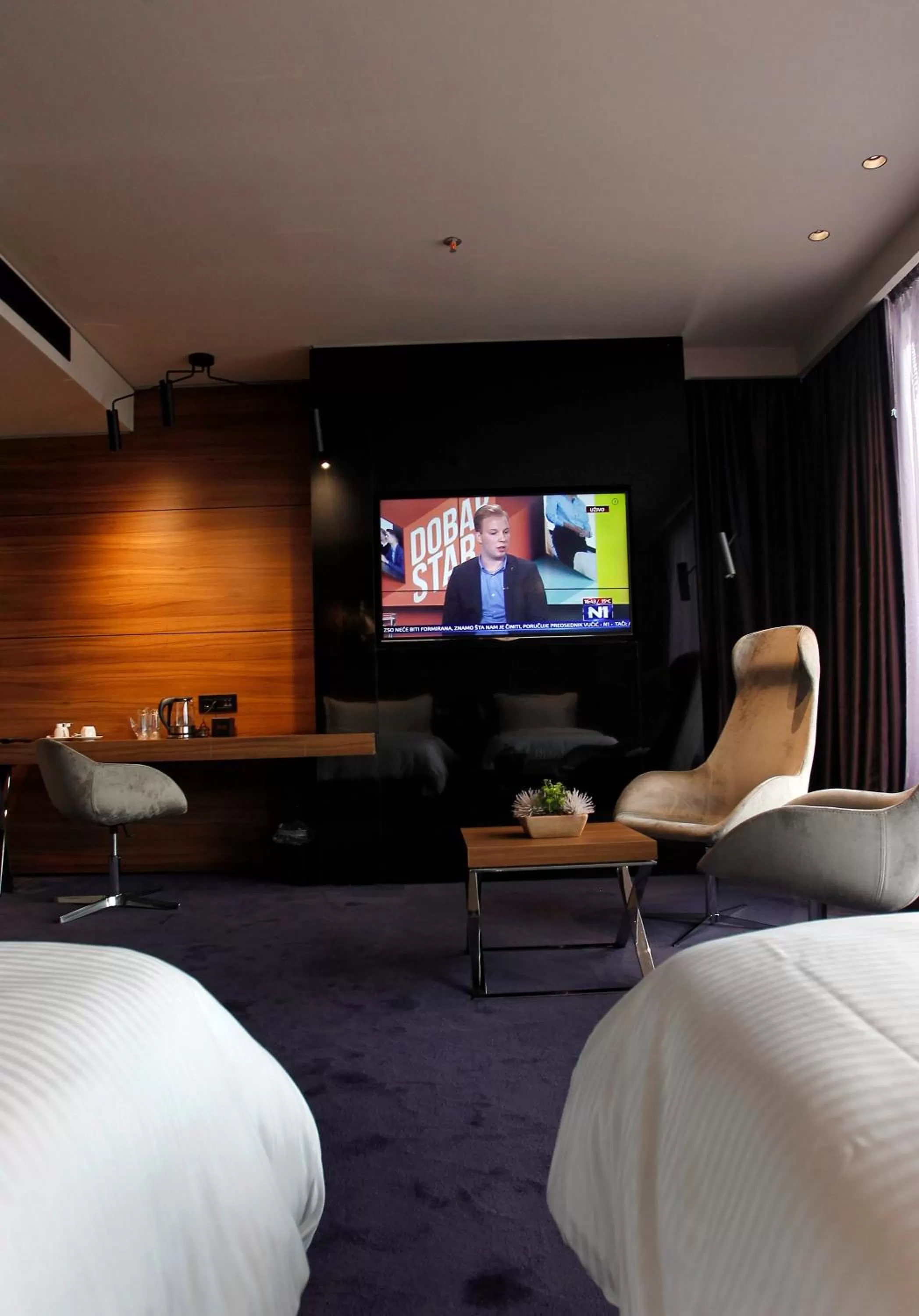 TV and multimedia, Bed in Ambasador Hotel