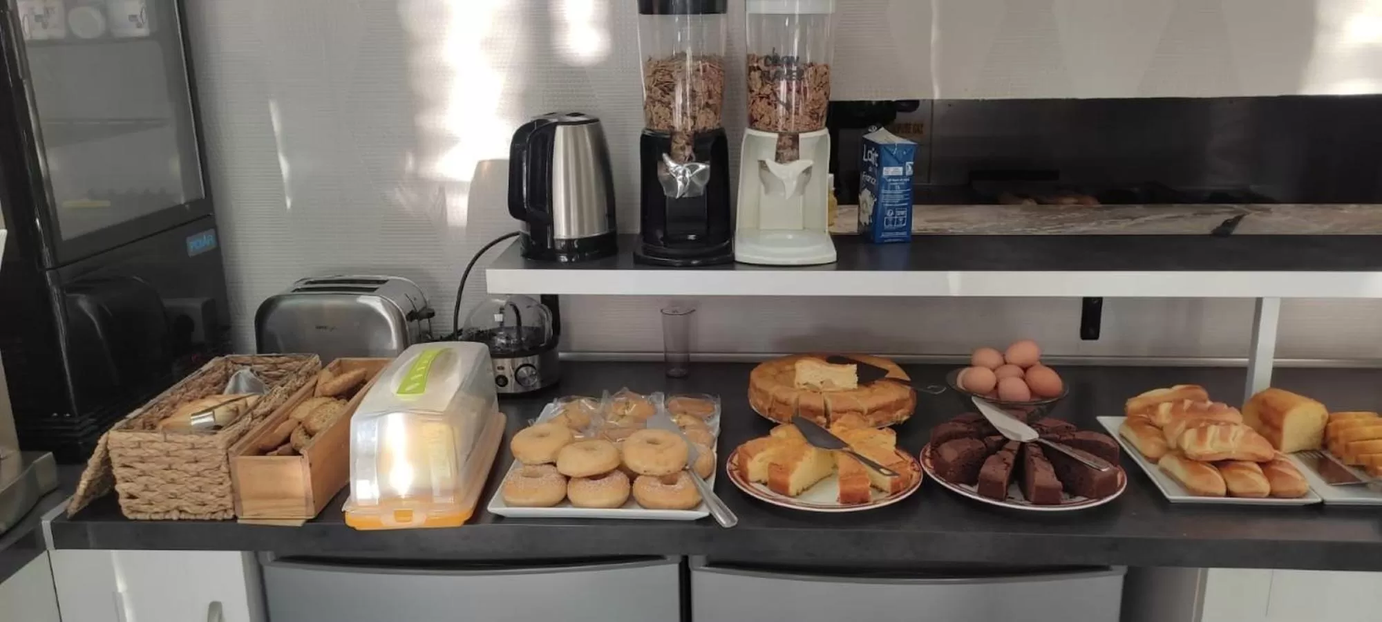 Breakfast in Contact Hôtel Arc-En-Ciel - Réouverture - Rénové