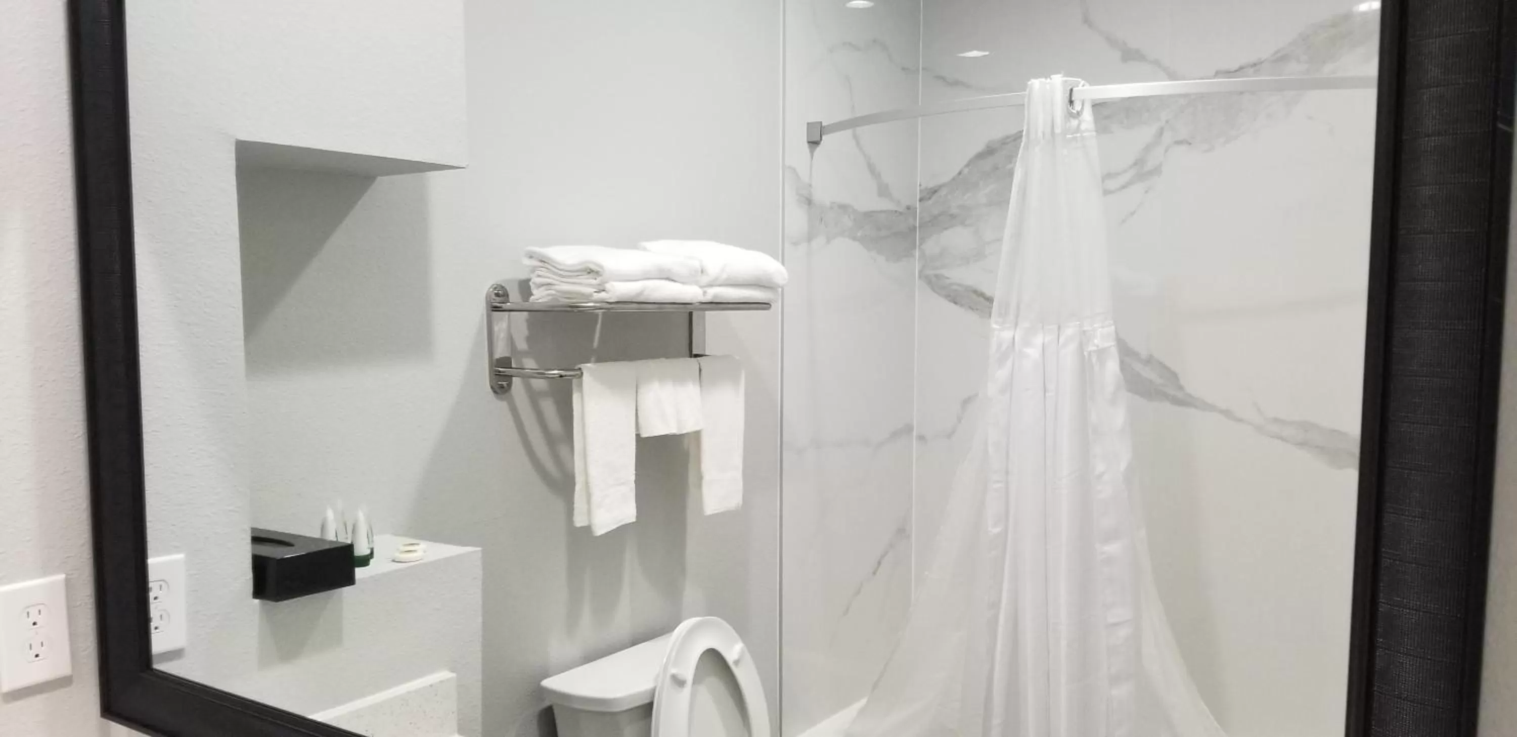 Bathroom in Studio 6 Deer Park, Tx