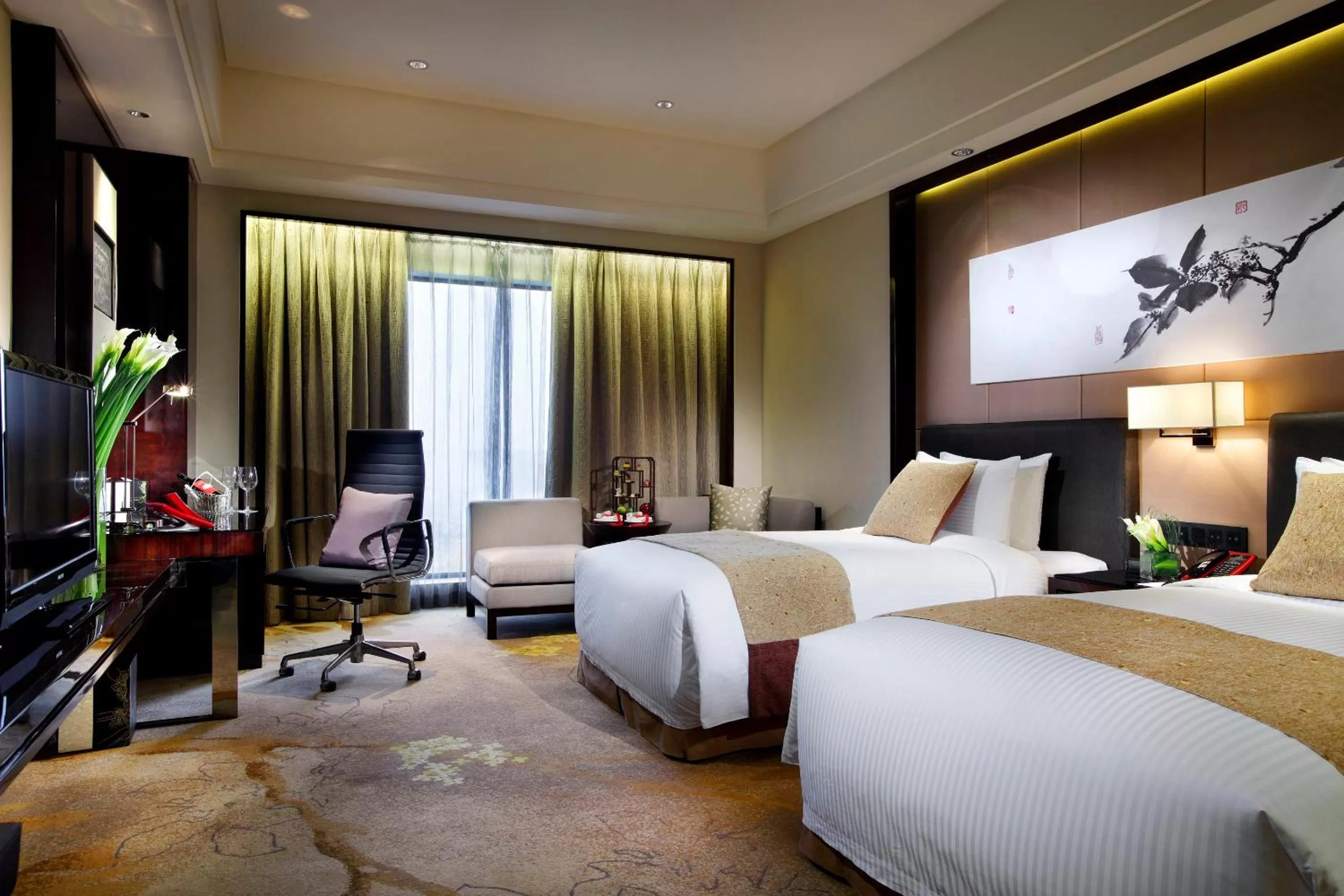 Photo of the whole room, Bed in Crowne Plaza Chengdu Panda Garden by IHG