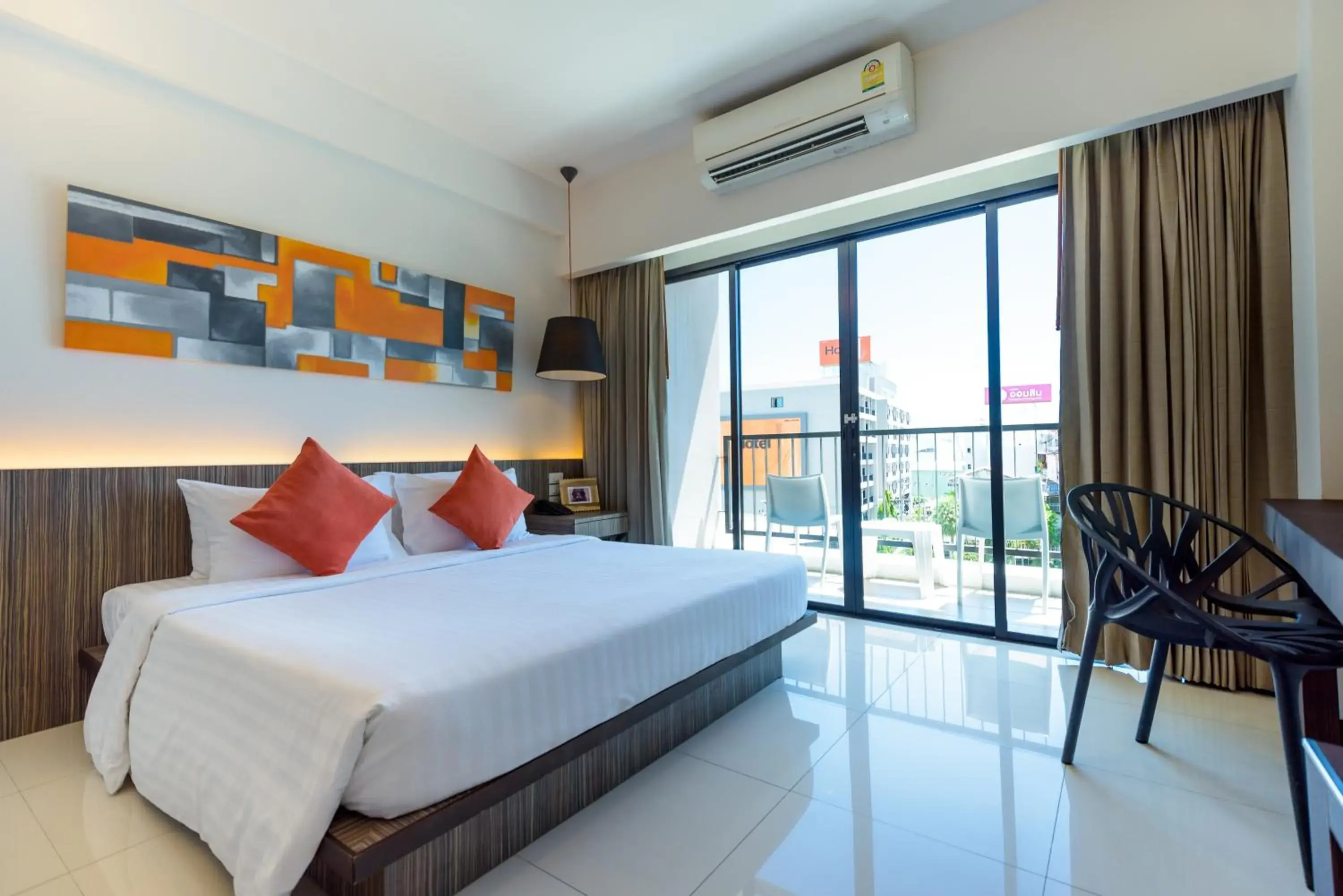 Deluxe City View King Room in Hotel J Residence Pattaya Deluxe City View King Room in Hotel J Residence Pattaya