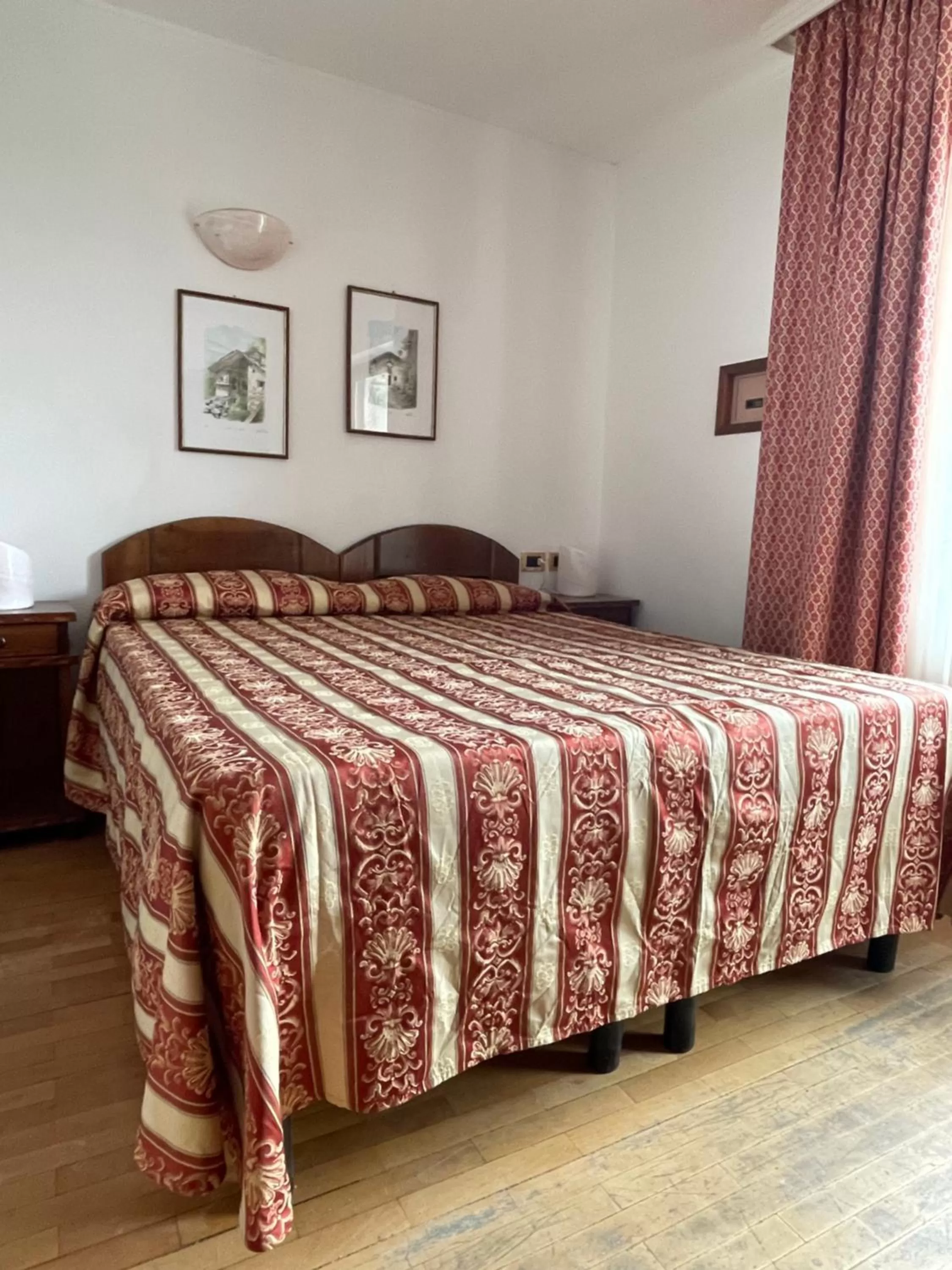 Bed in HG Hotel Italia