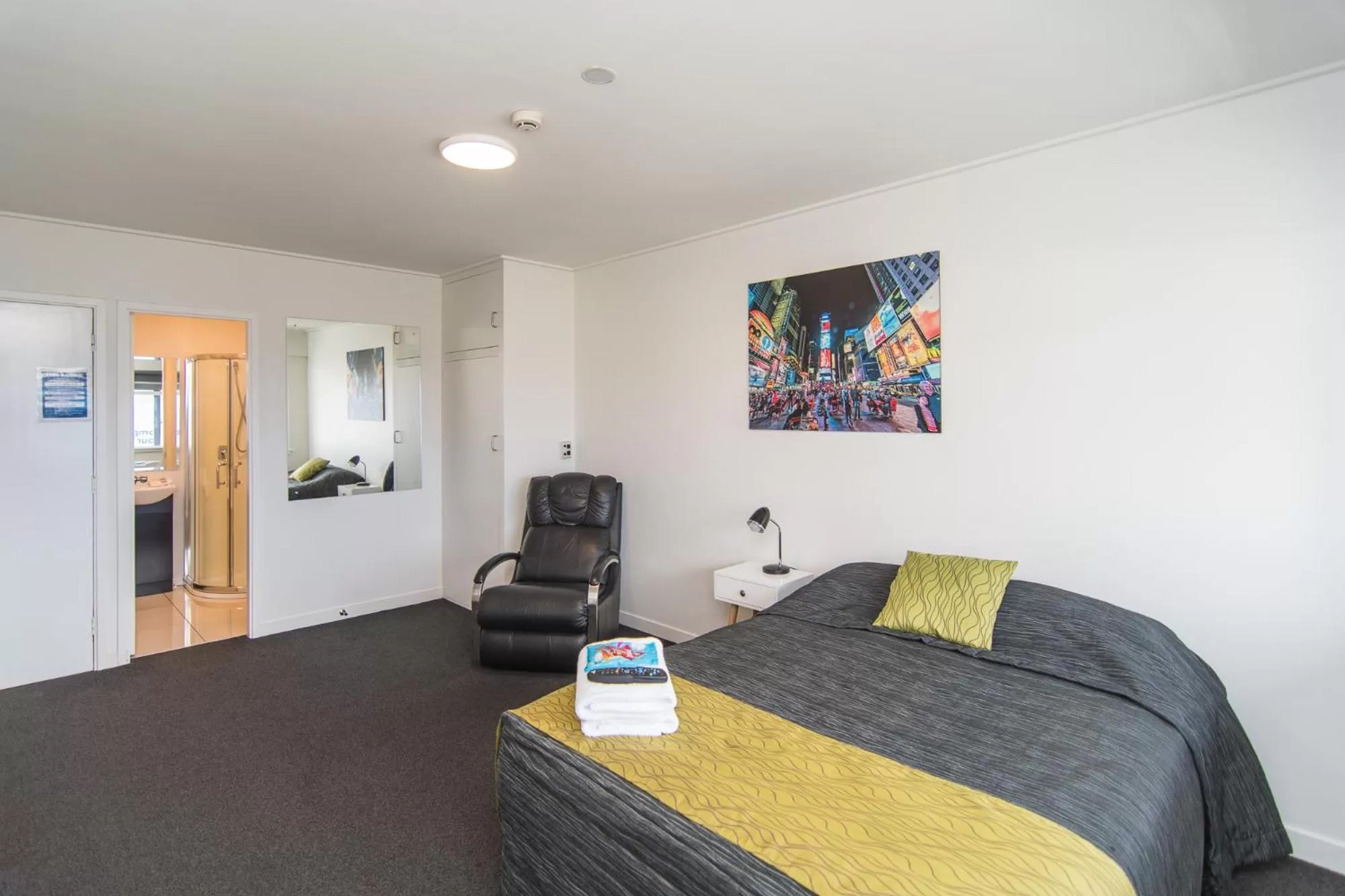 Bed in The Hibernian Studio Apartments - 4 Latter Street