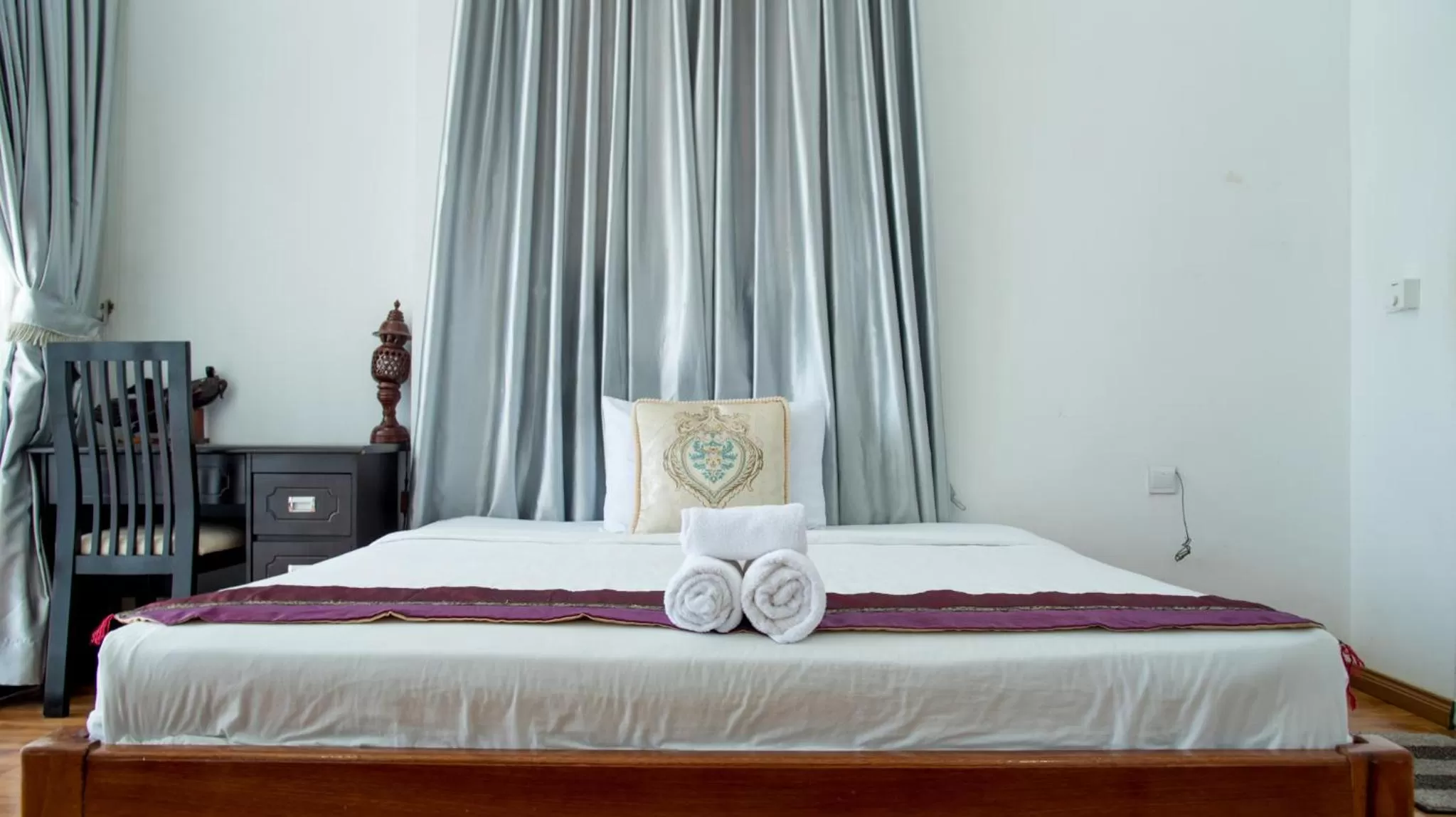 Living room, Bed in New Season Riverside Hotel