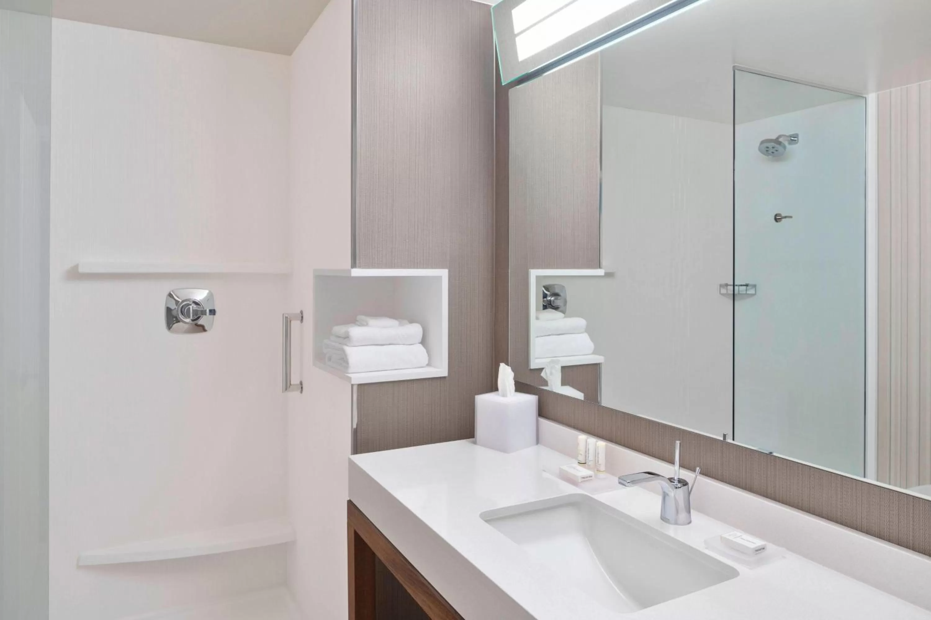 Bathroom in Courtyard by Marriott Albany Troy/Waterfront