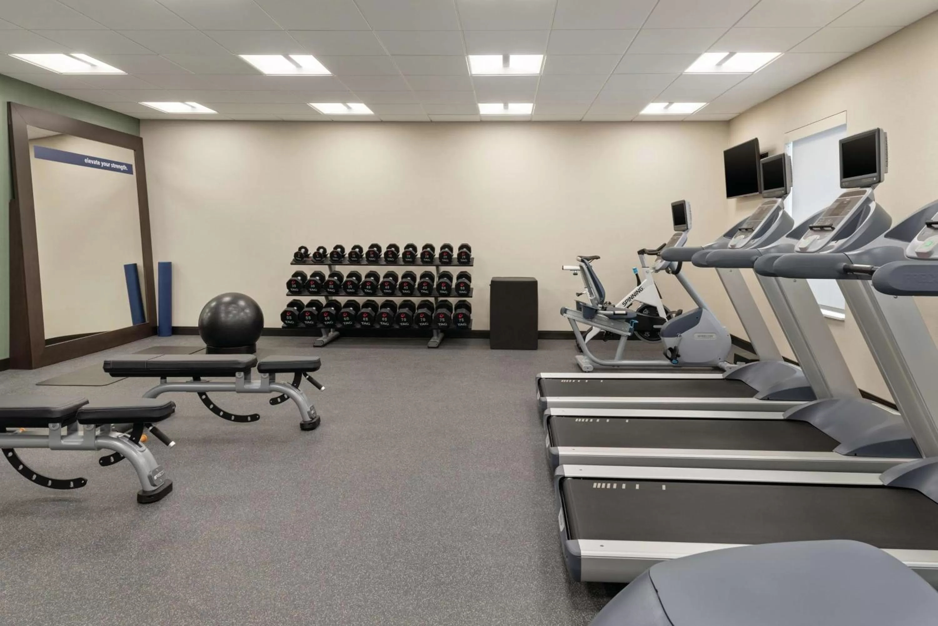 Fitness centre/facilities in Hampton Inn Brooklyn Park