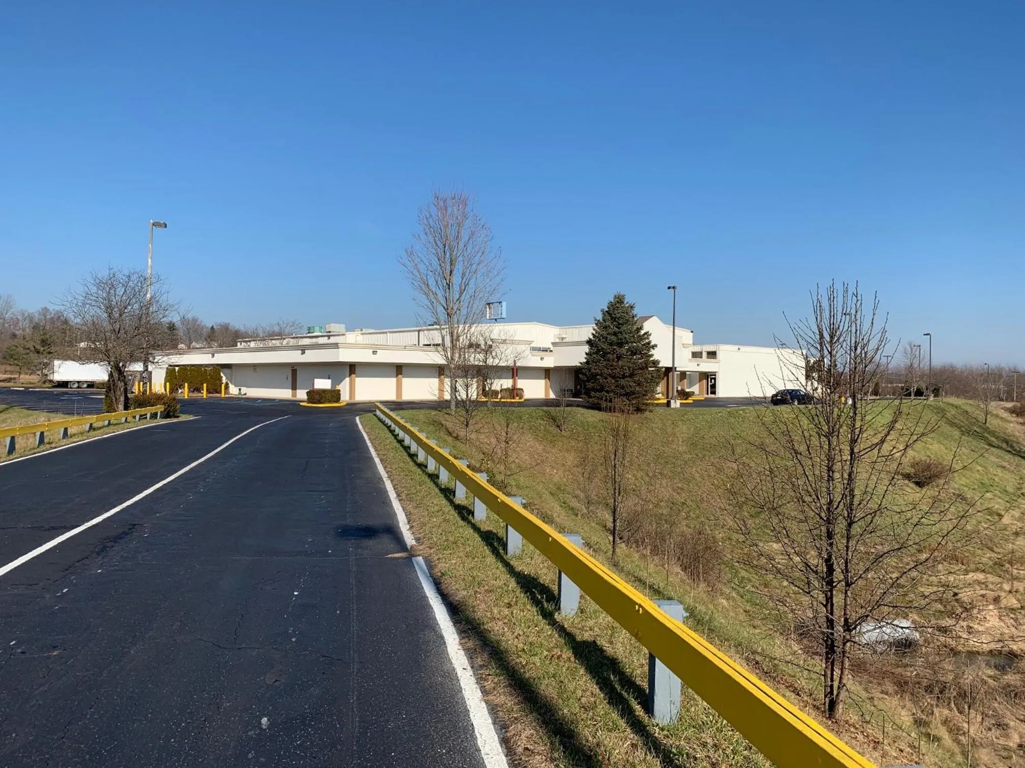 Neighbourhood, Winter in Travelodge by Wyndham Zanesville