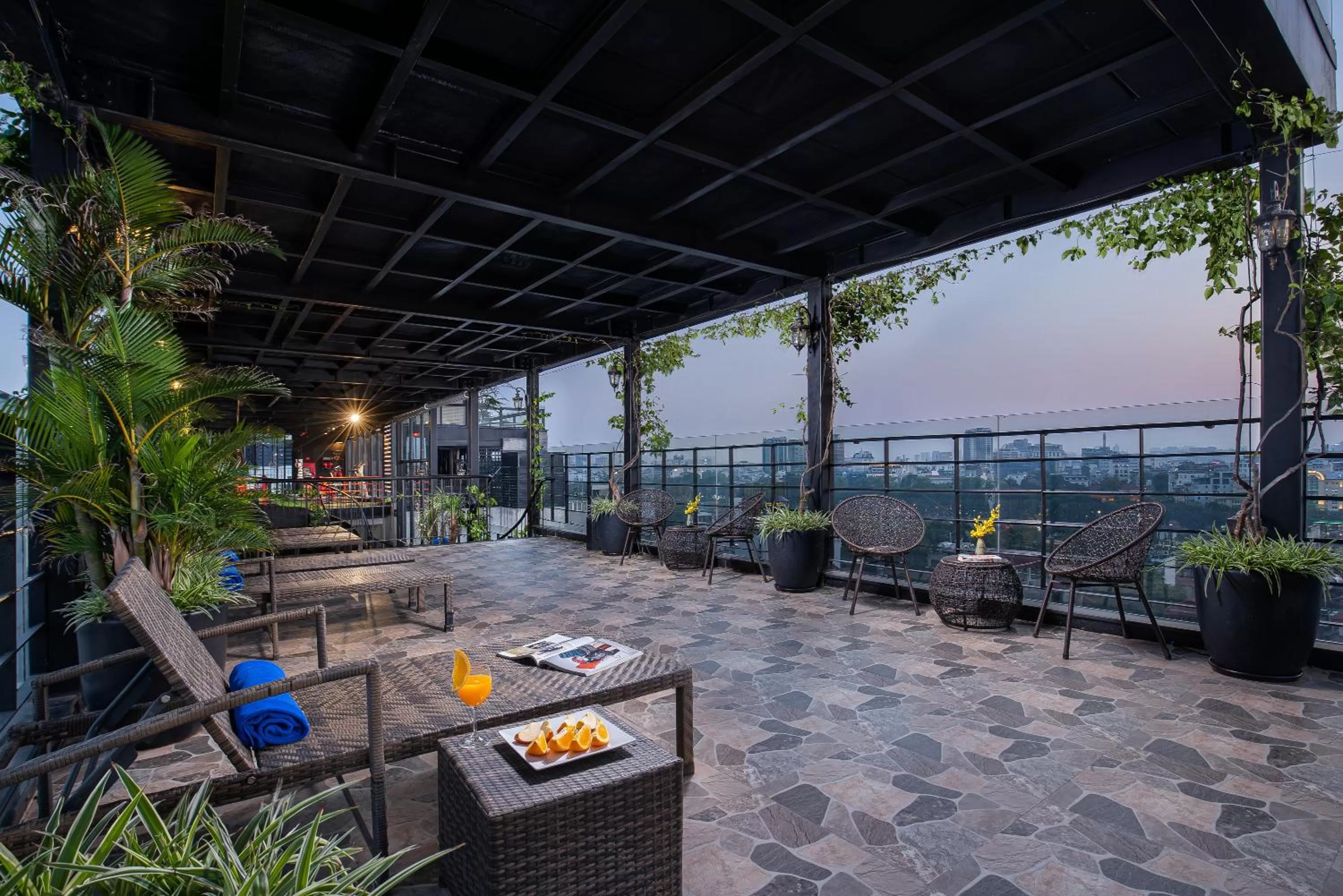 Swimming pool in Hanoi Paon Hotel Spa & Sky Bar