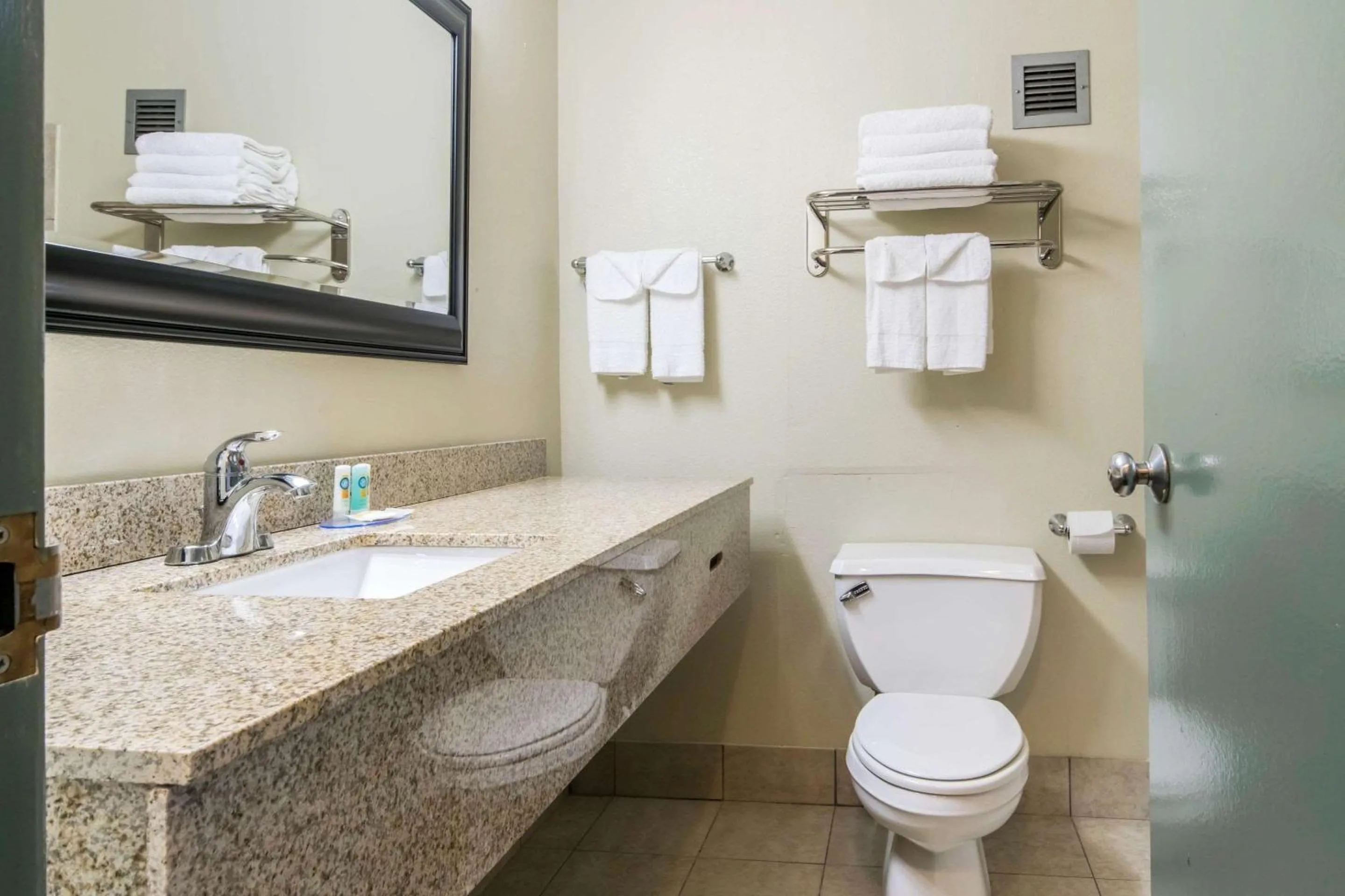Bathroom in Quality Inn & Suites Horse Cave - Cave City