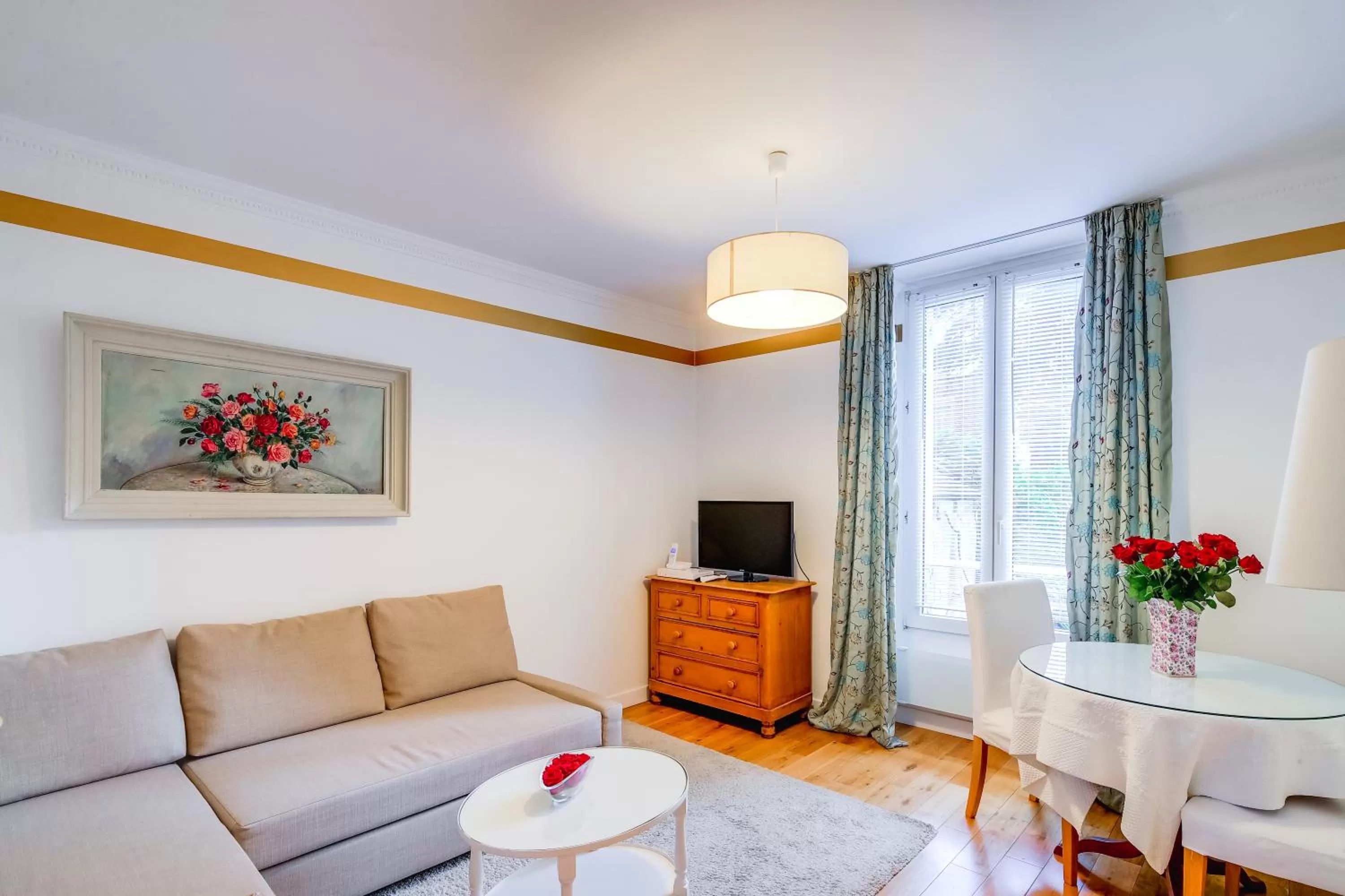 Communal lounge/ TV room in Villa Escudier Appart-hôtel