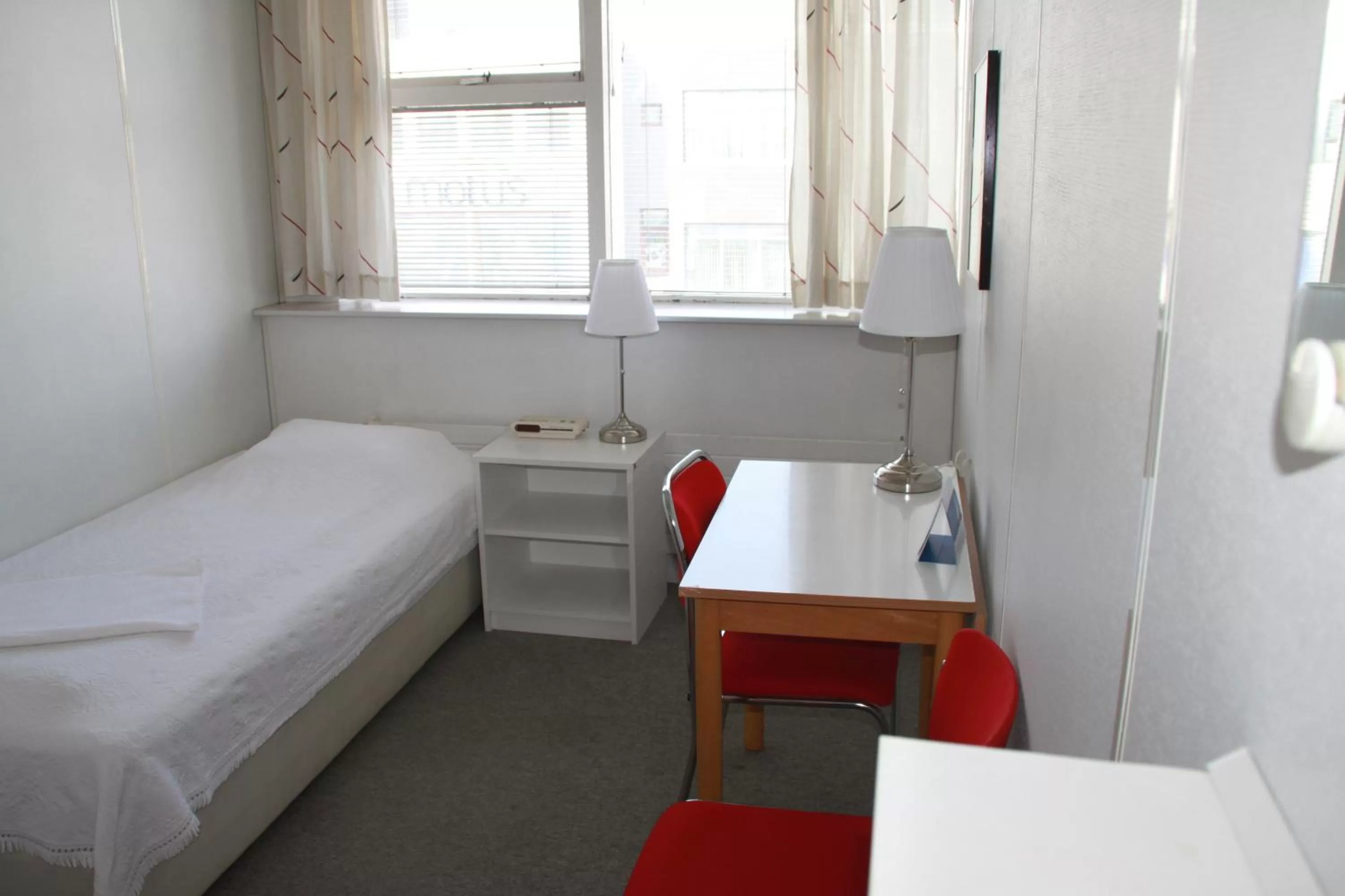 Bed in 101 Guesthouse Hotel