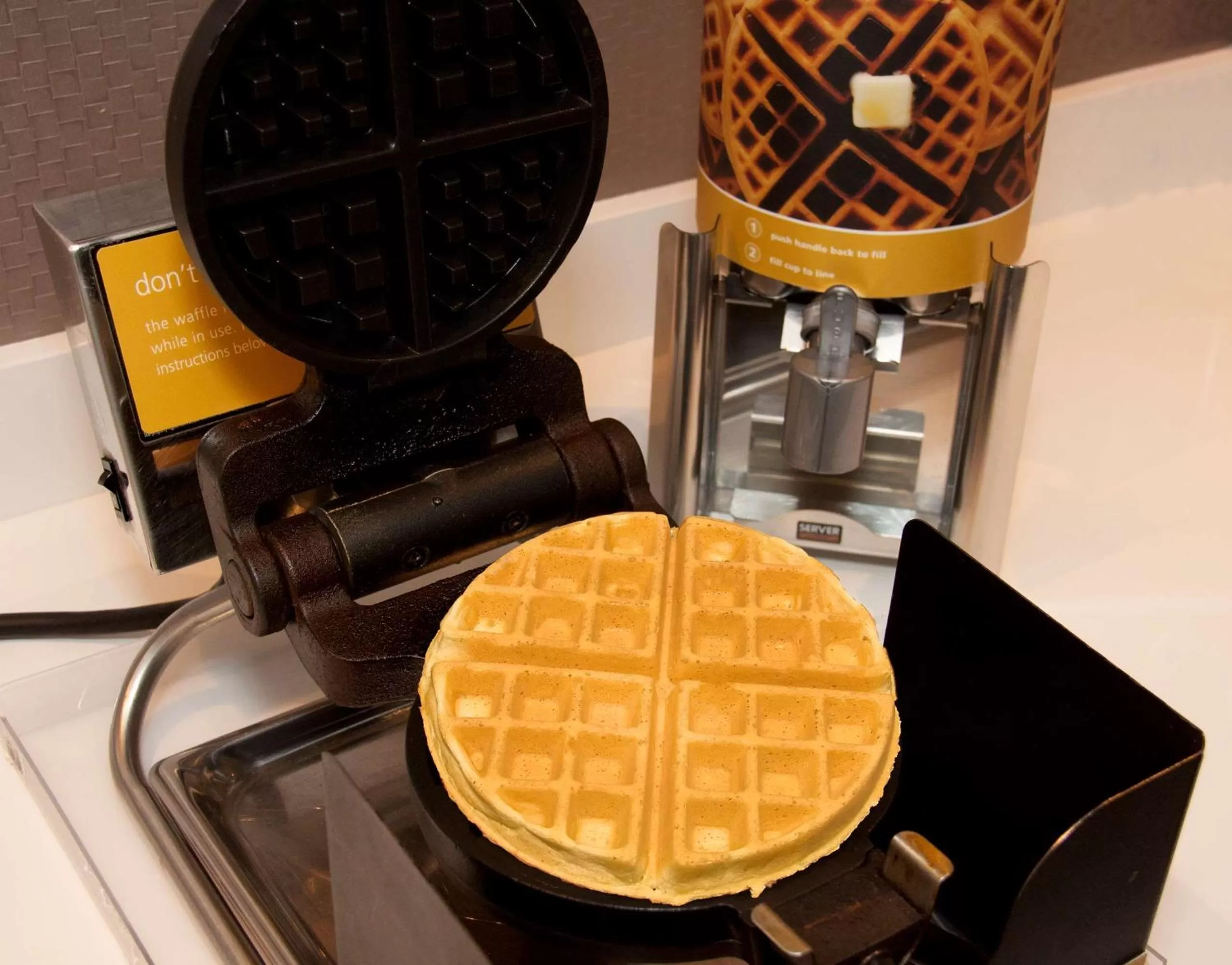 Dining area in Hampton Inn Milpitas