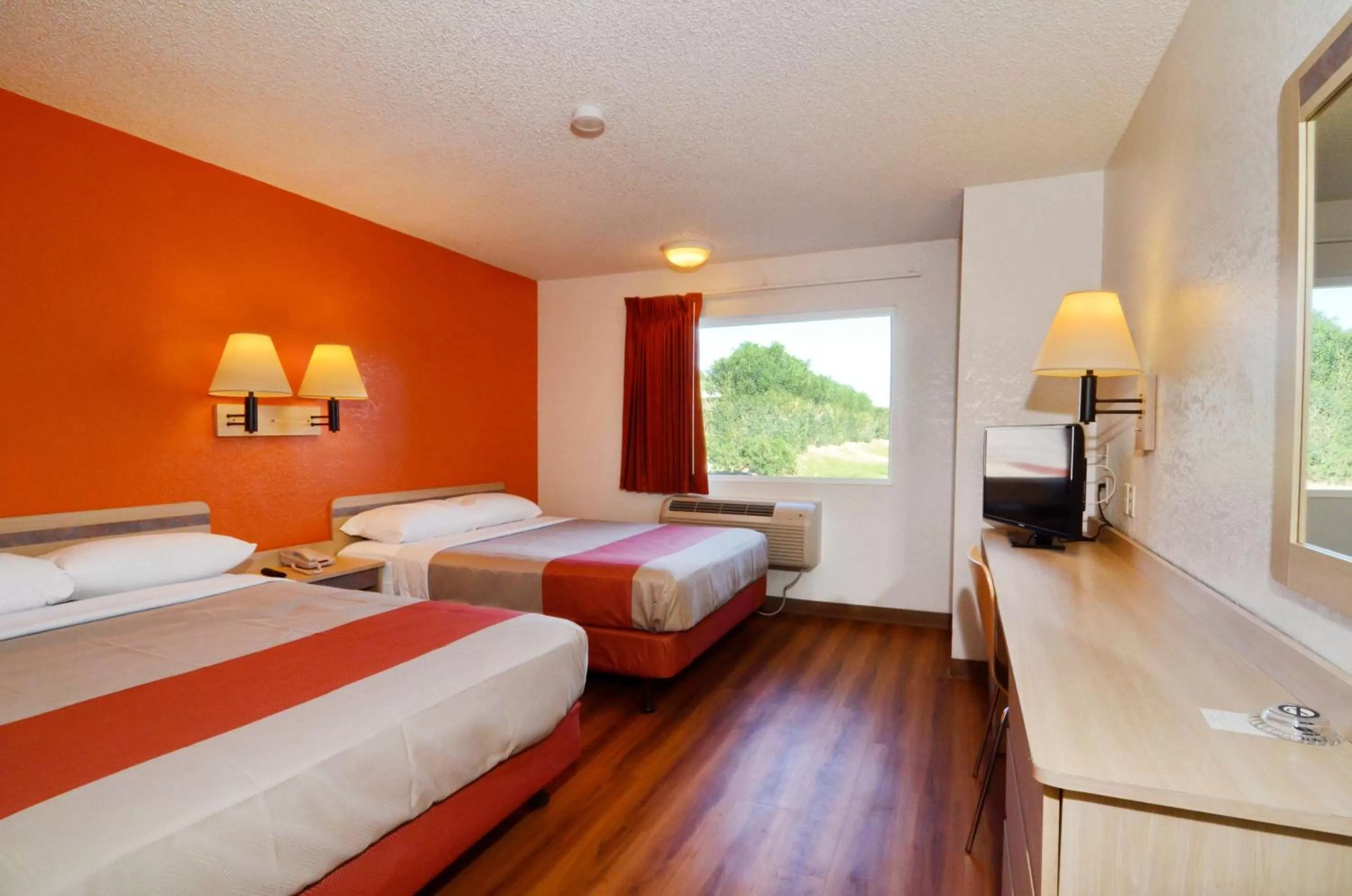 TV and multimedia, Bed in Motel 6-North Palm Springs, CA - North