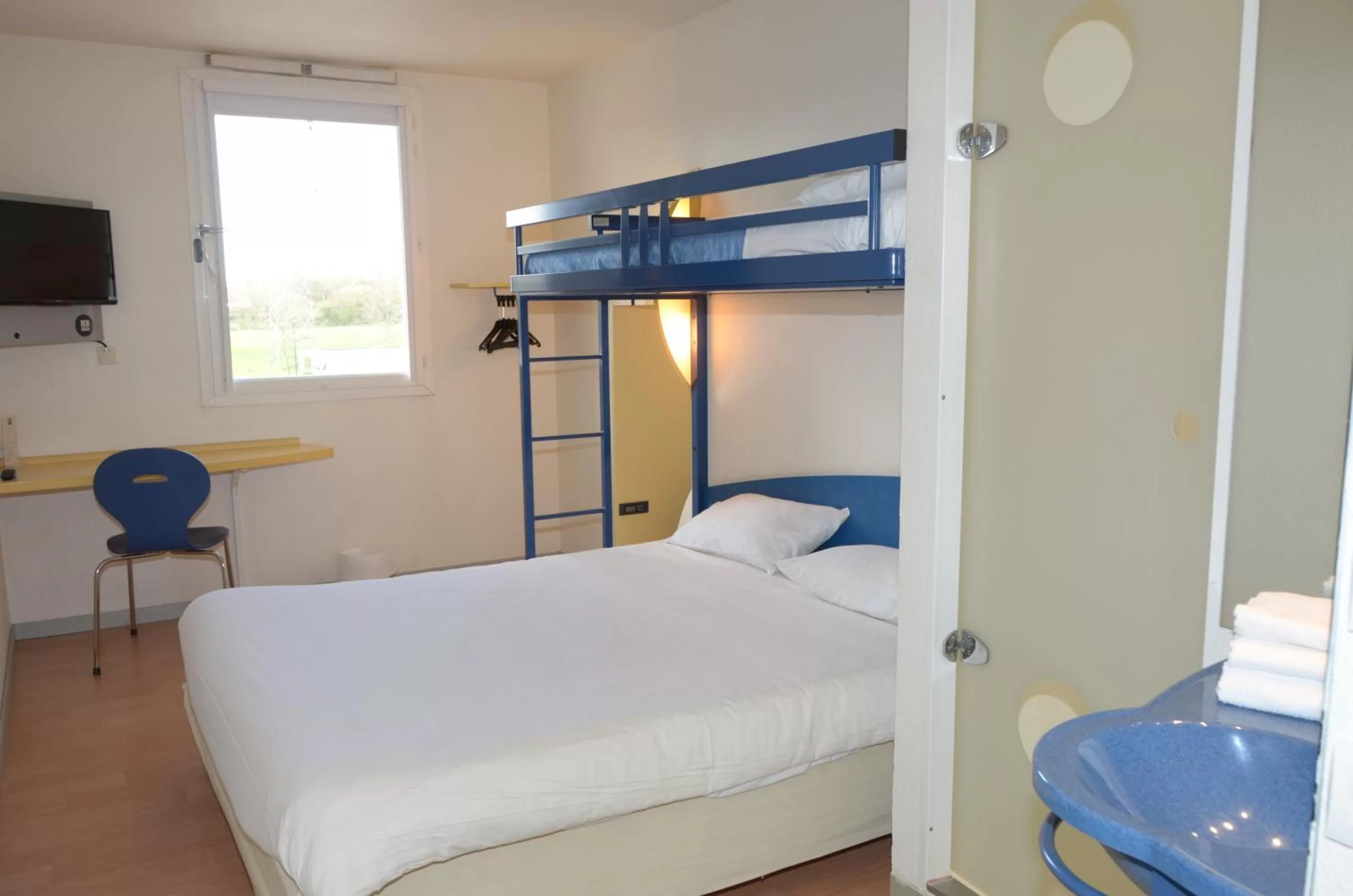 Photo of the whole room, Bed in ibis budget Nevers Varennes Vauzelles