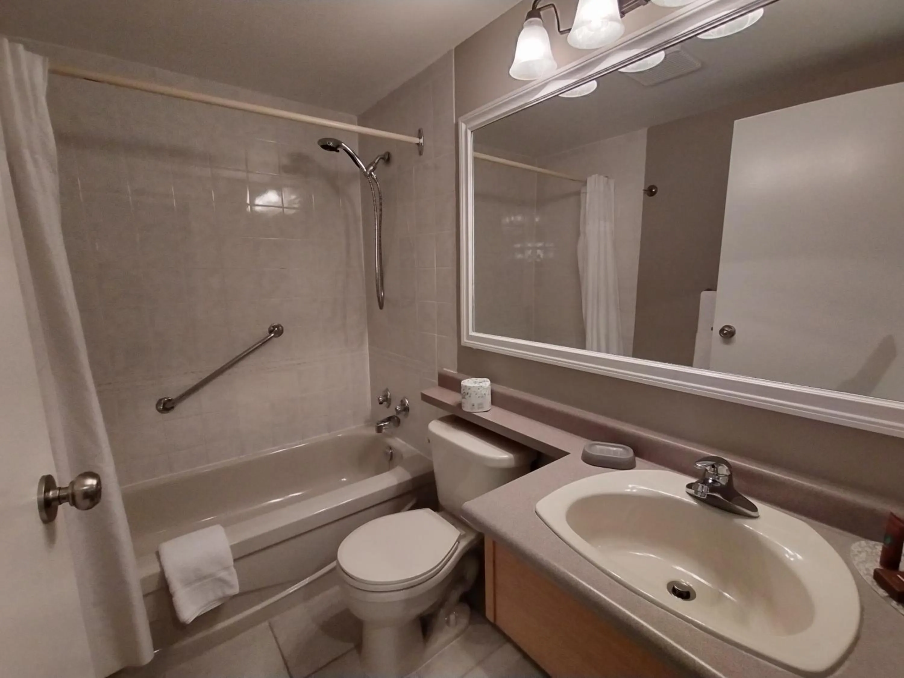 Bathroom in Royal Harbour Resort