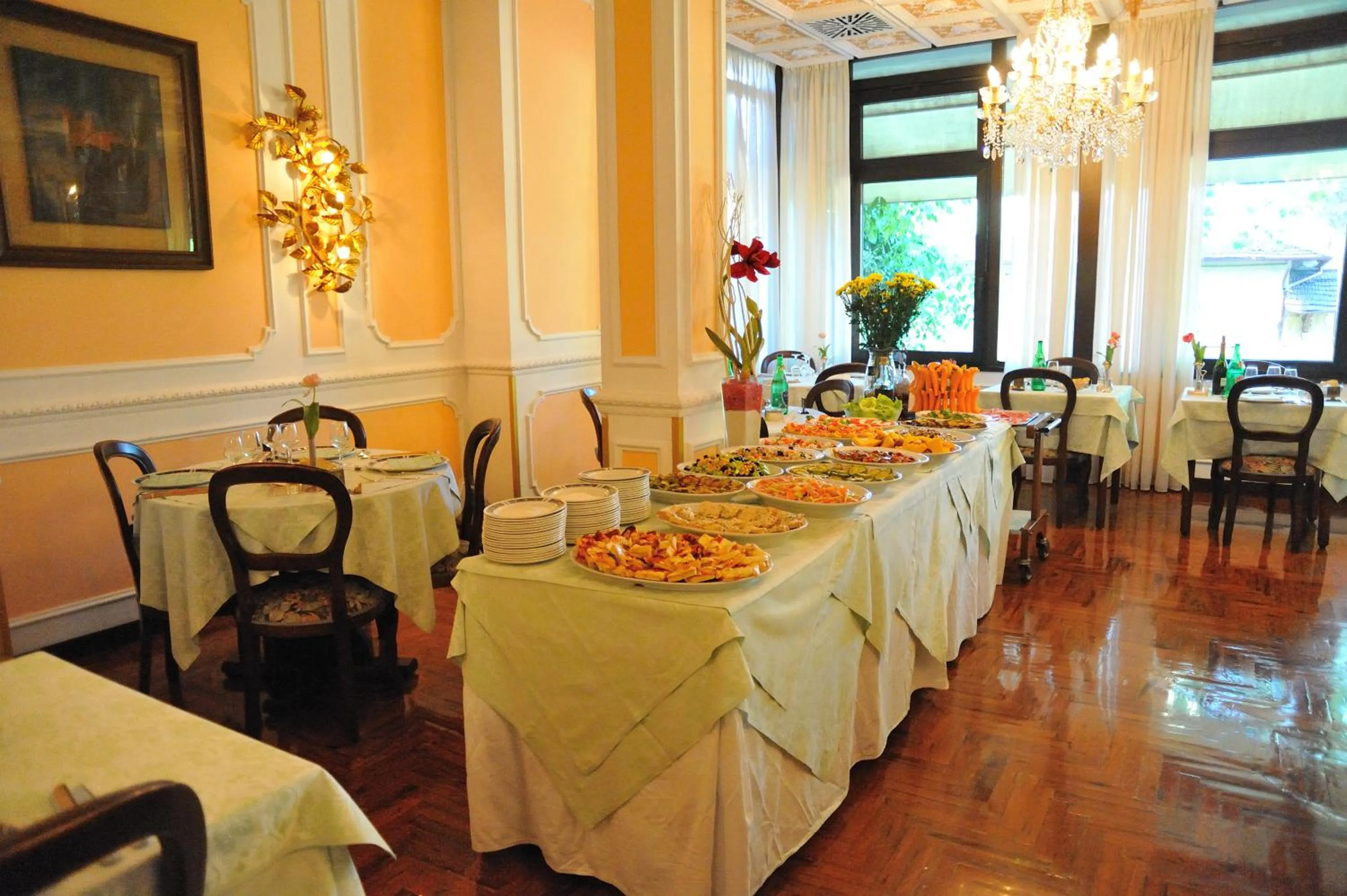 Restaurant/places to eat in Hotel Savona