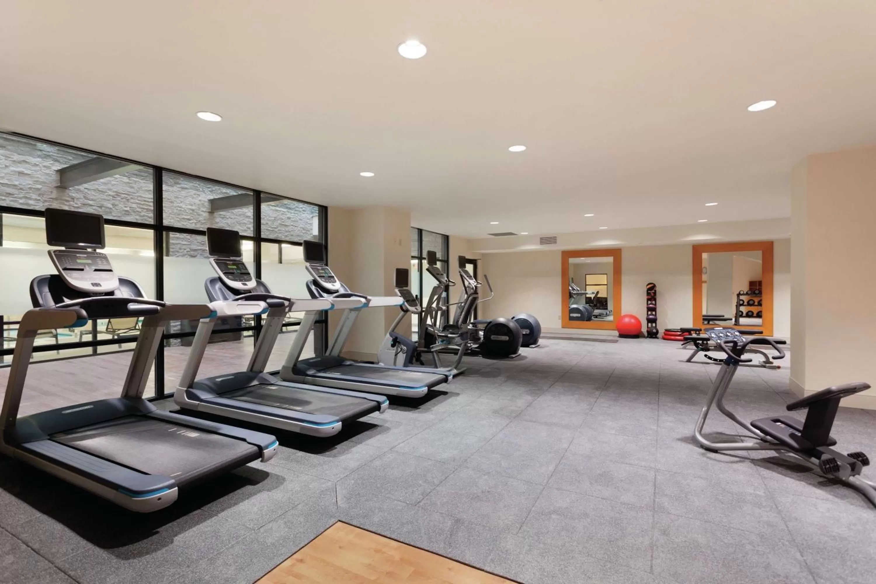 Fitness centre/facilities in Hilton Garden Inn Rochester Downtown, NY