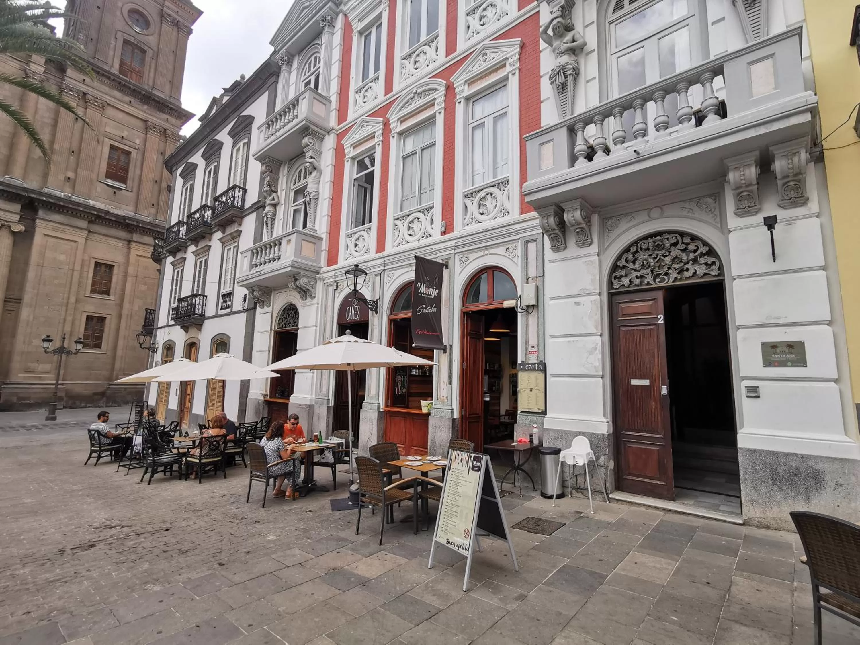 Property building in Santa Ana Suite & Rooms