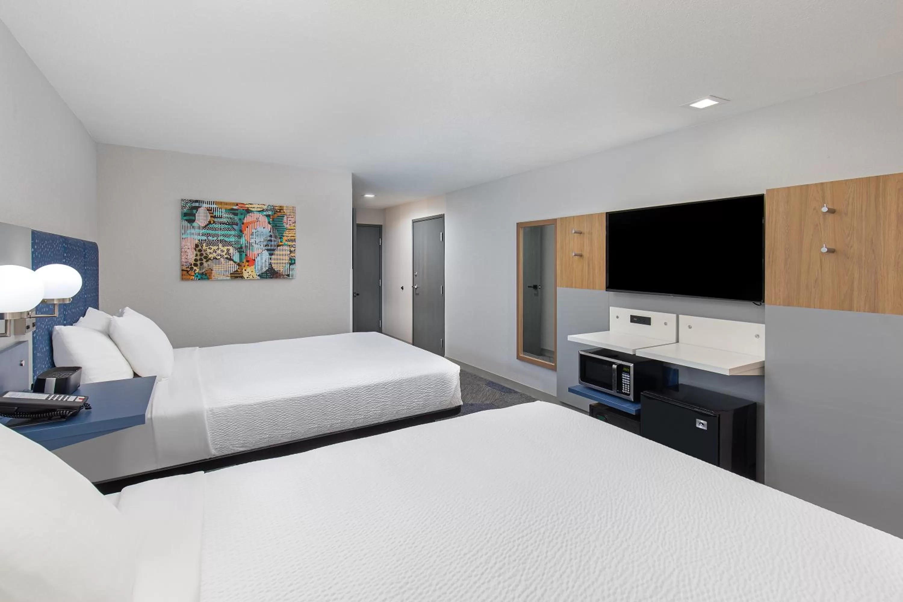 Photo of the whole room, Bed in Microtel Inn & Suites by Wyndham Manchester - Newly Renovated