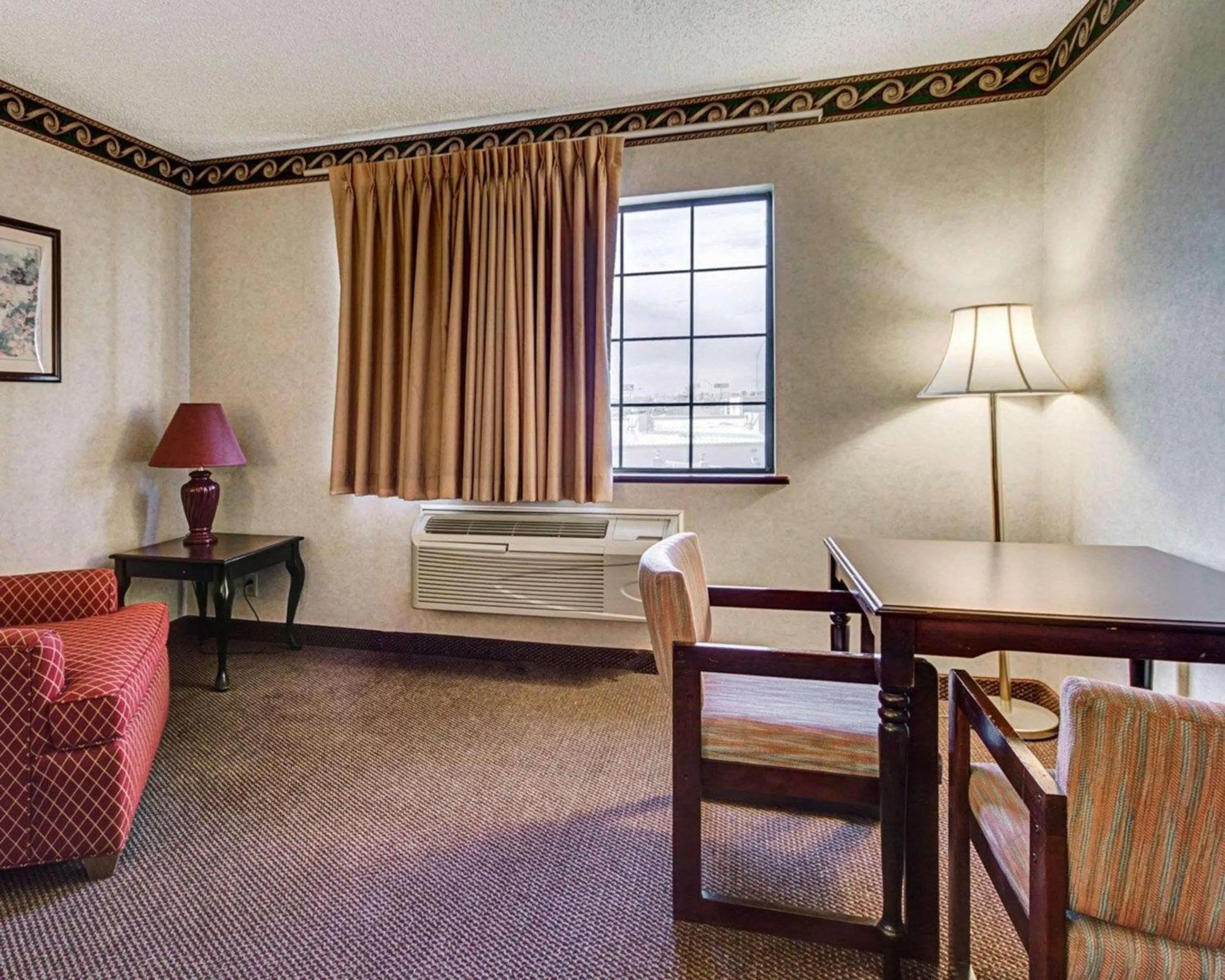 Photo of the whole room, Bed in Econo Lodge Inn & Suites El Paso West