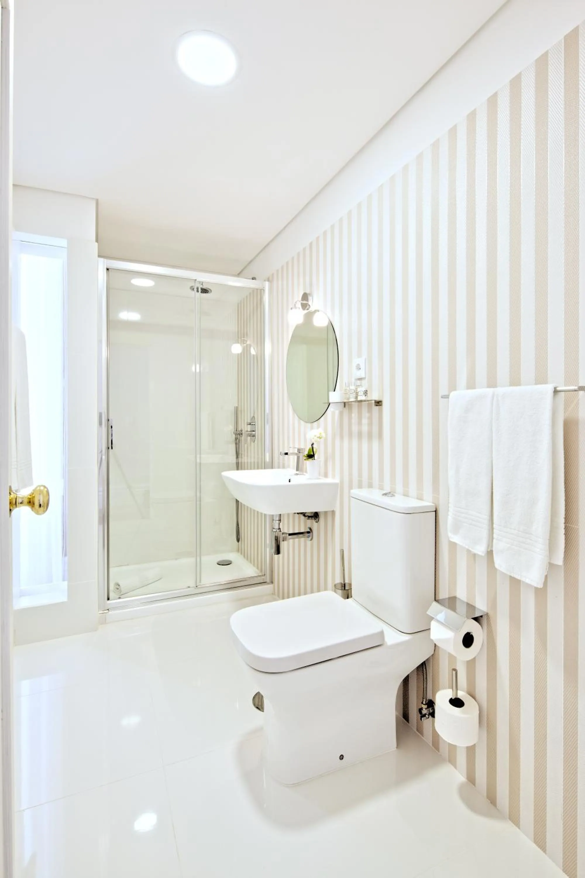 Toilet in The Rex Hotel Porto