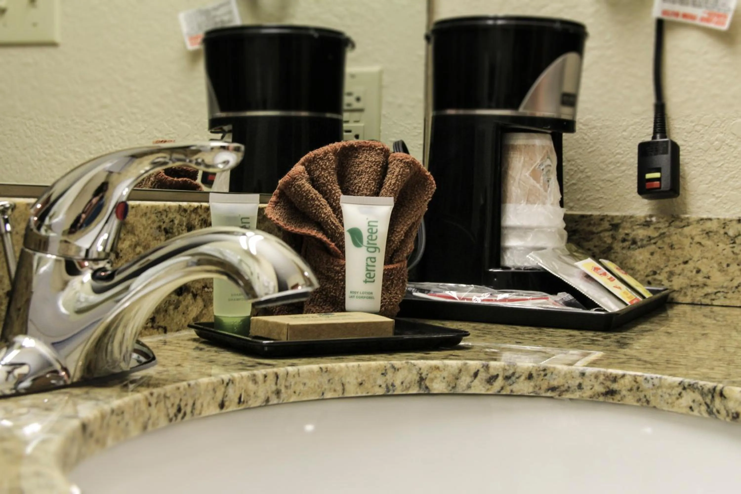 Coffee/tea facilities in Grand View Inn & Suites