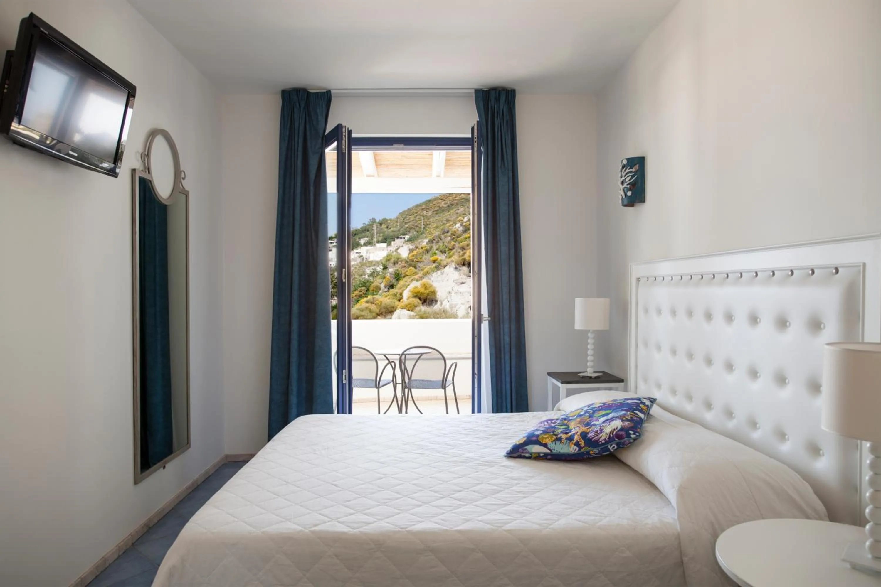 Bed in Hotel Cutimare - Aeolian Charme