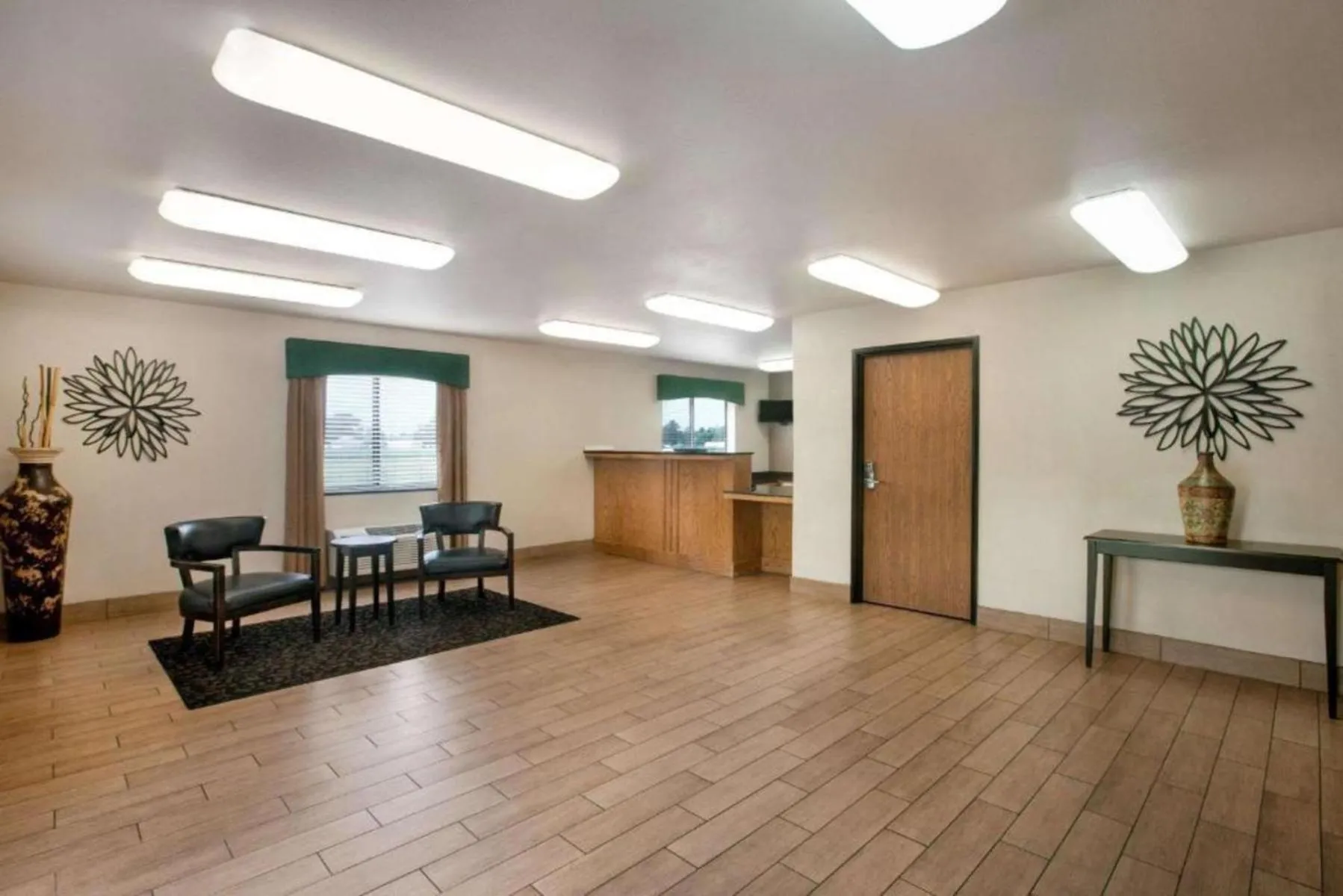 Lobby or reception in Travelodge by Wyndham Livonia