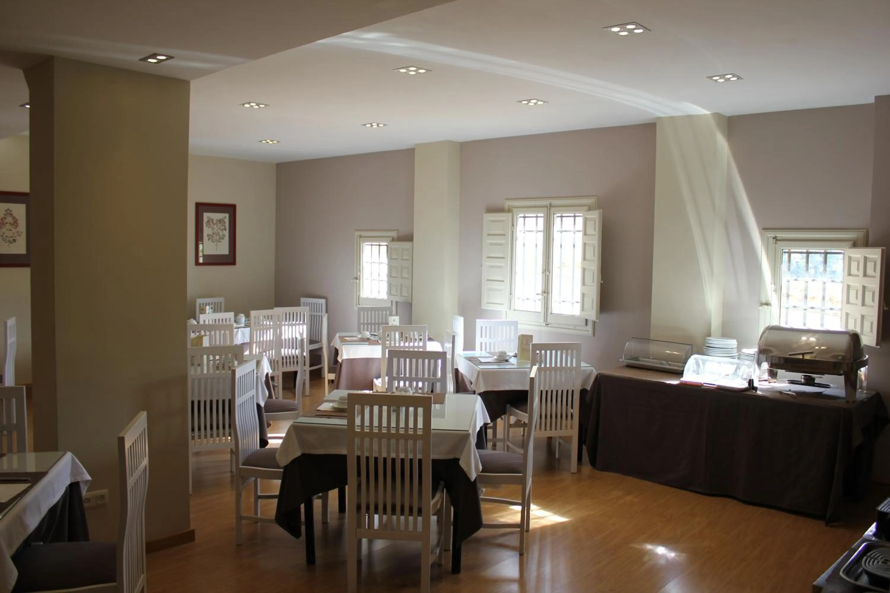 Restaurant/places to eat in Hotel Leonor de Aquitania