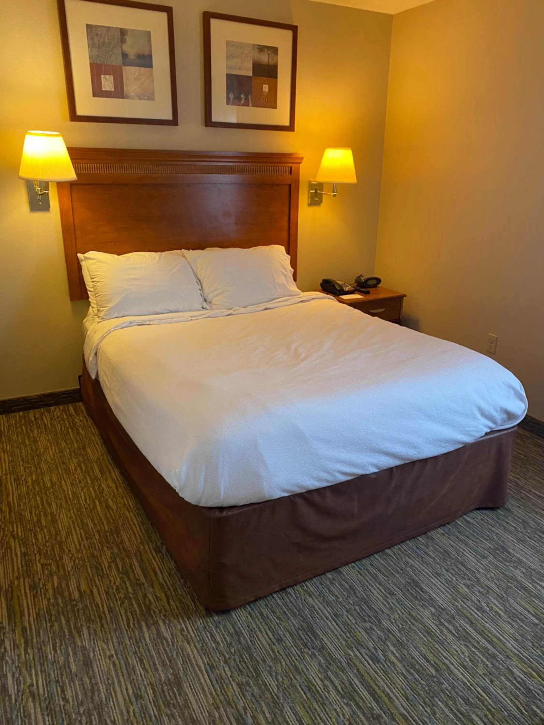 Bedroom, Bed in Candlewood Williamsport by IHG