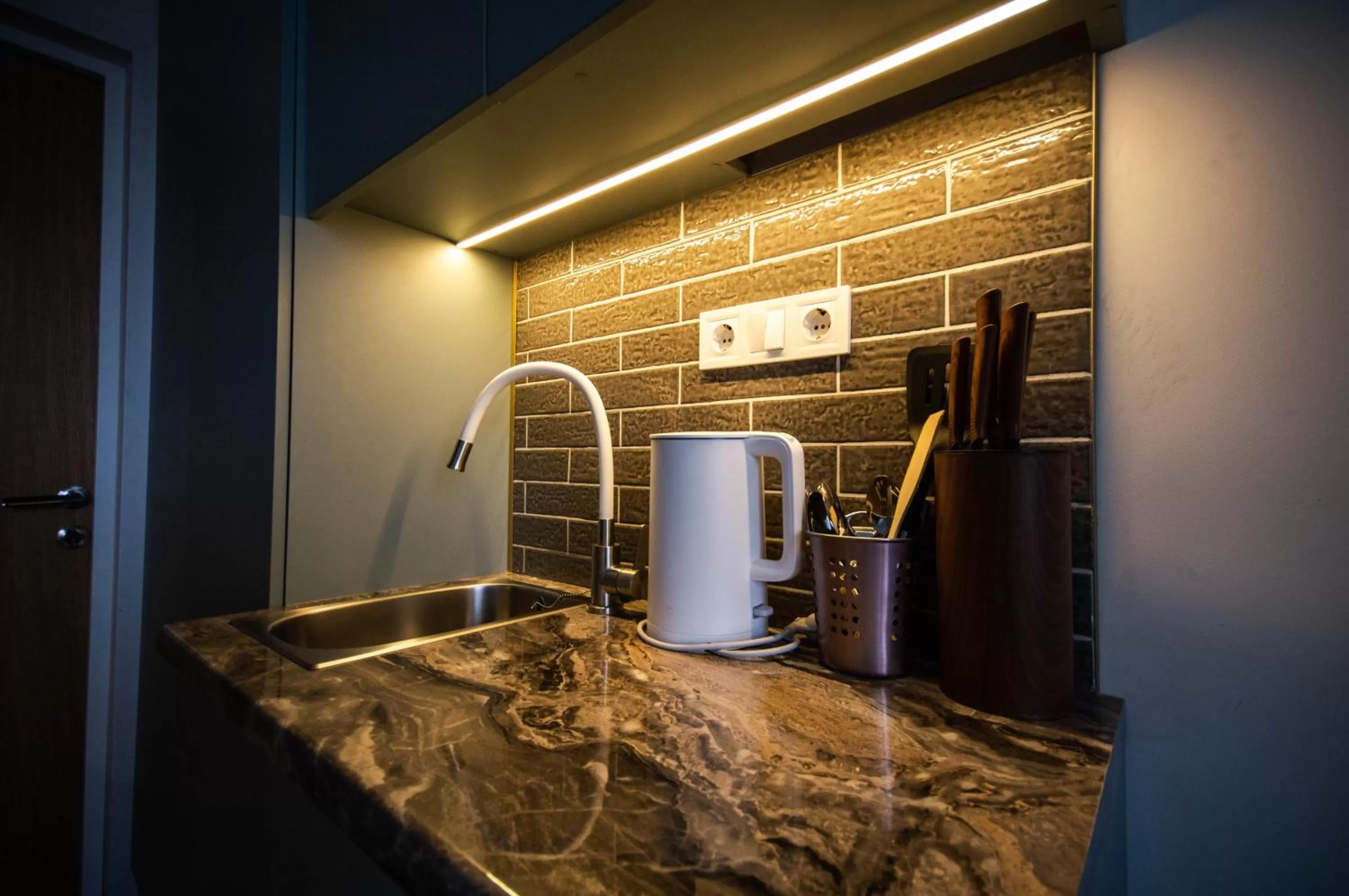 Kitchen or kitchenette, Kitchen/Kitchenette in Kyiv Panorama Apartments near Gulliver