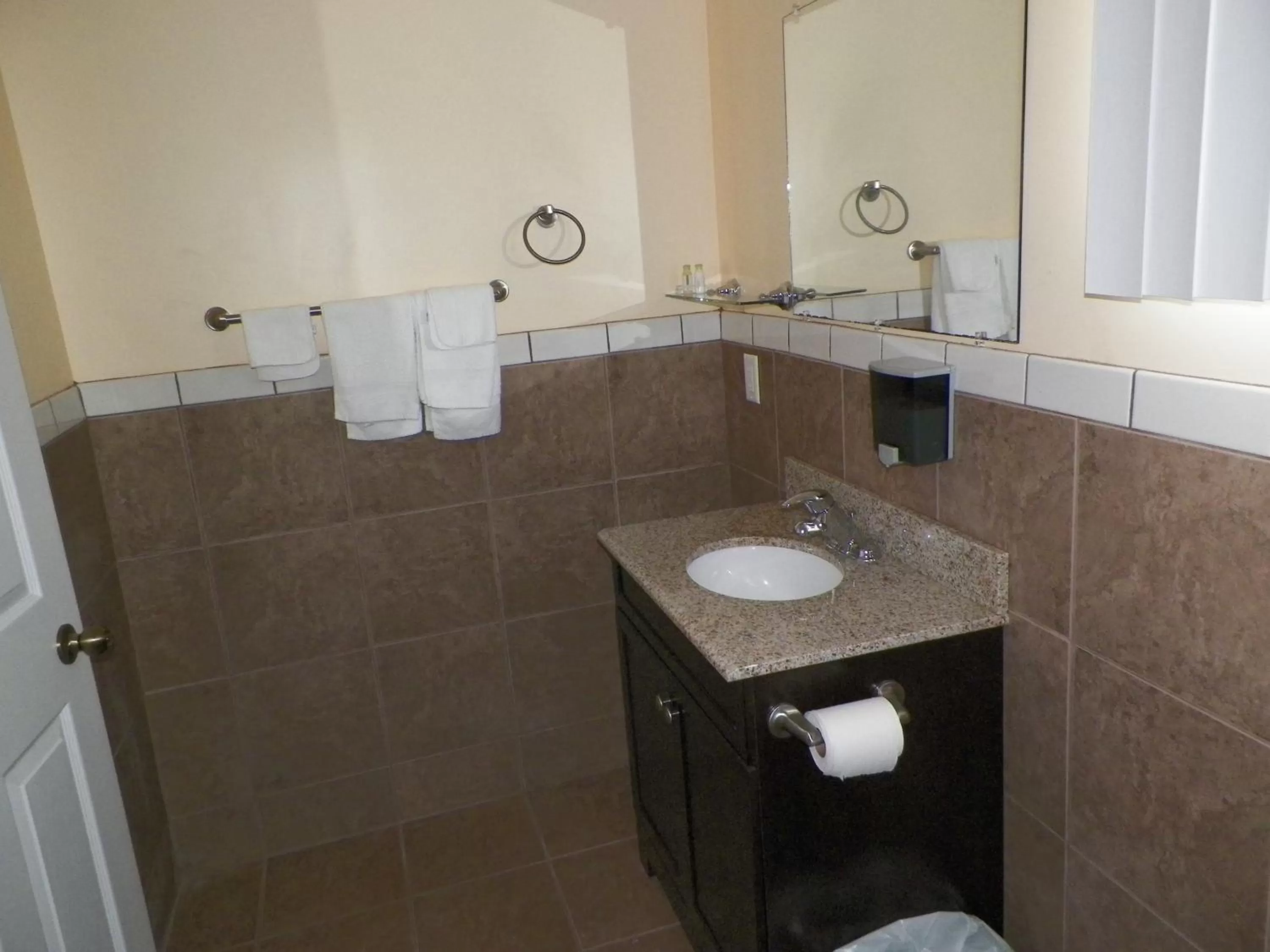 Bathroom in Sunparlor Motel