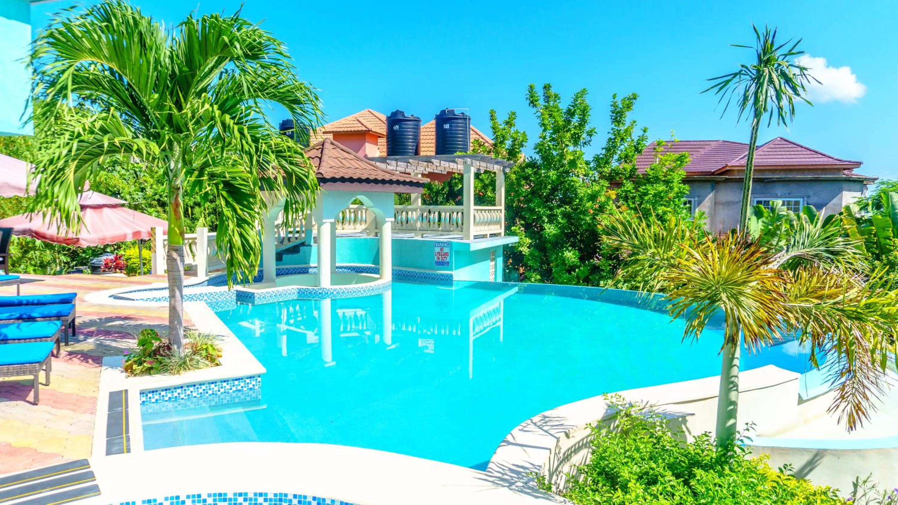 Swimming Pool in Skyblue Resort Negril